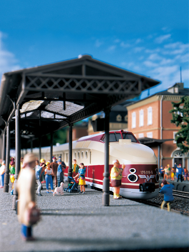 Noch 16041 HO scale, Mega-Spar-Set “Auf dem Bahnhof”