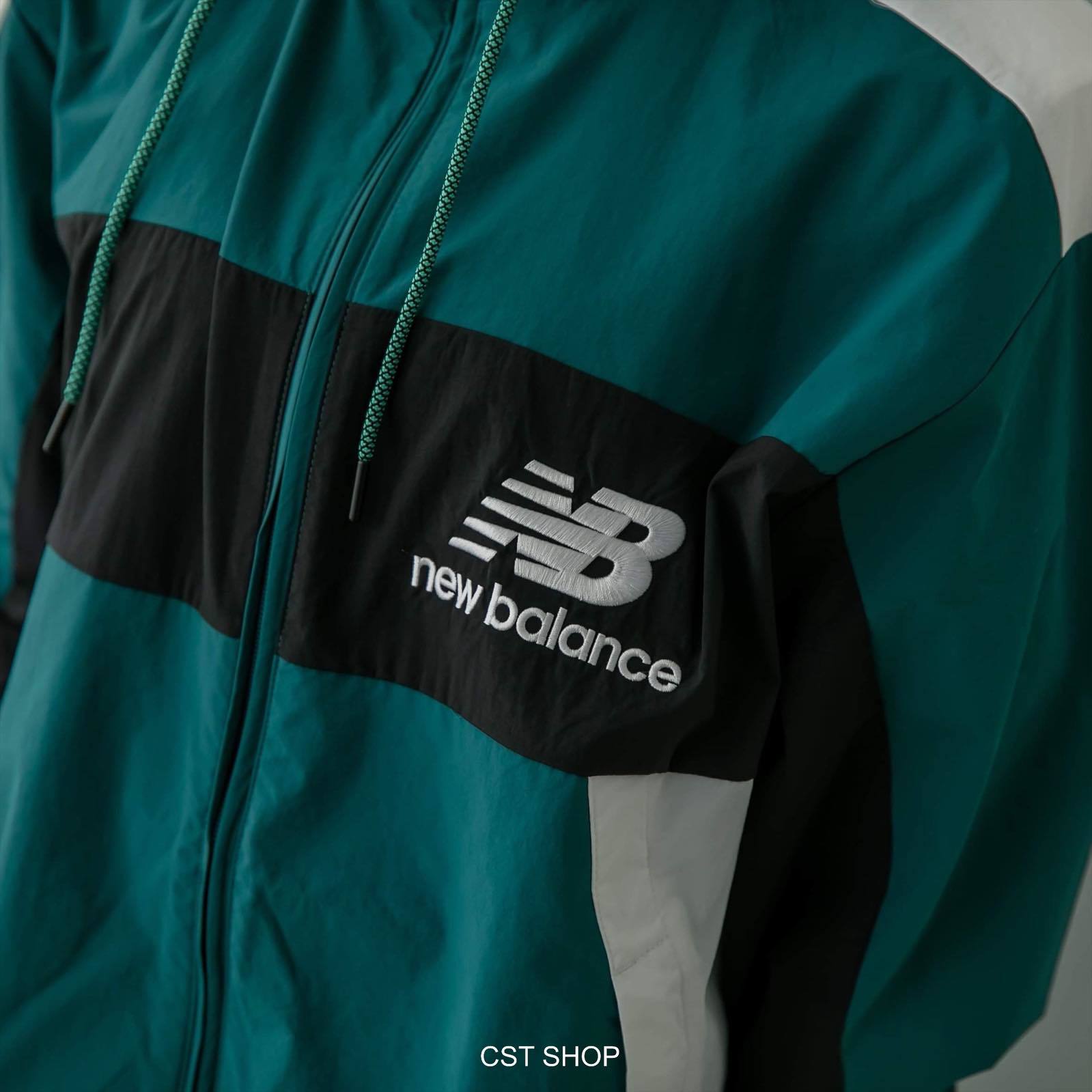 NEW BALANCE JACKET 綠色拚色刺繡防風透氣 