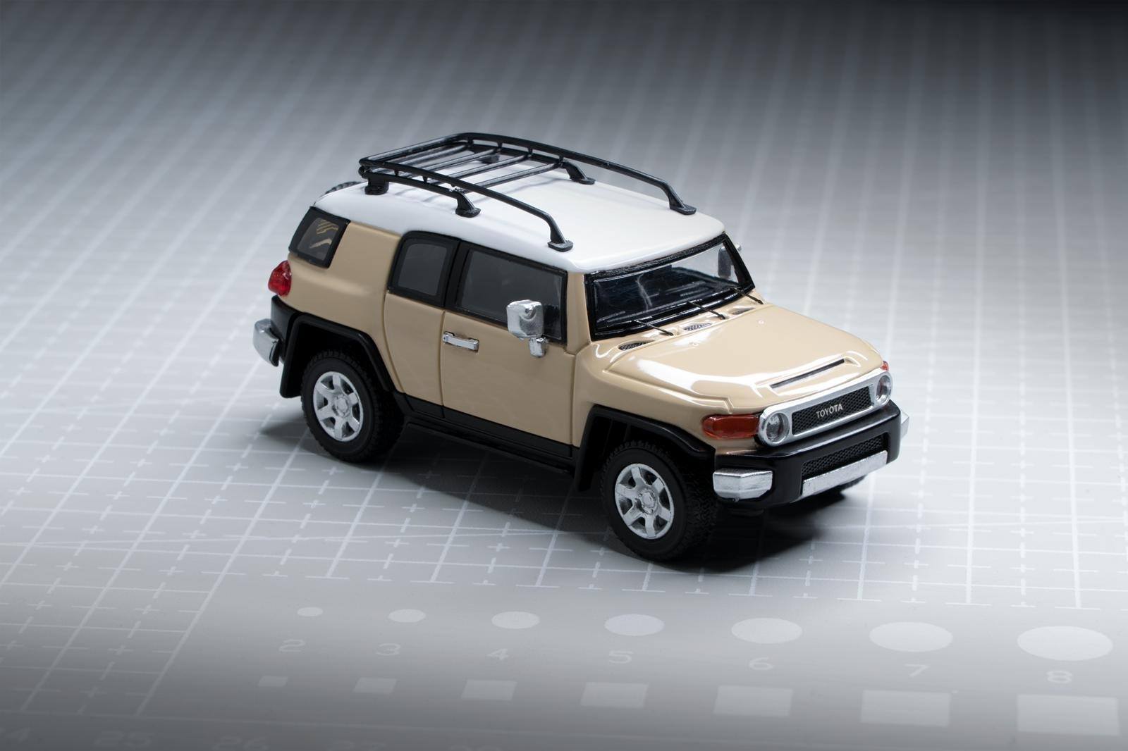 Model 1 x Stance Hunters Toyota FJ Cruiser XJ10 (Quicksand) LHD (C33194)