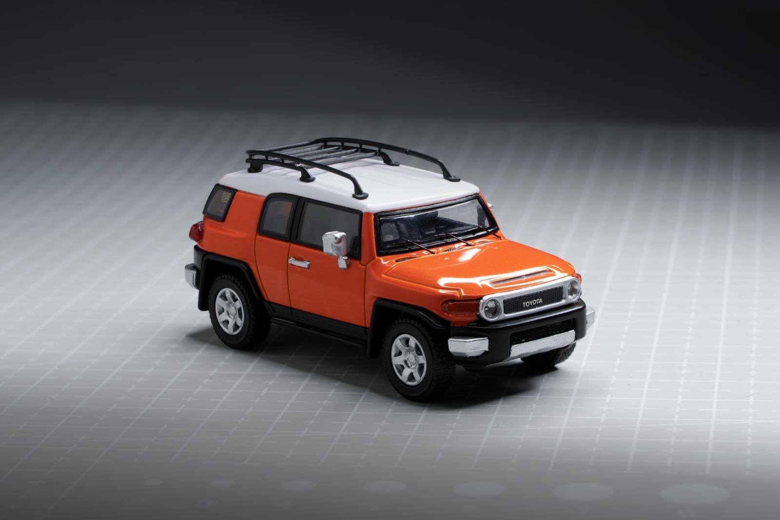 Model 1 x Stance Hunters Toyota FJ Cruiser XJ10 (Magma) LHD (C33193)