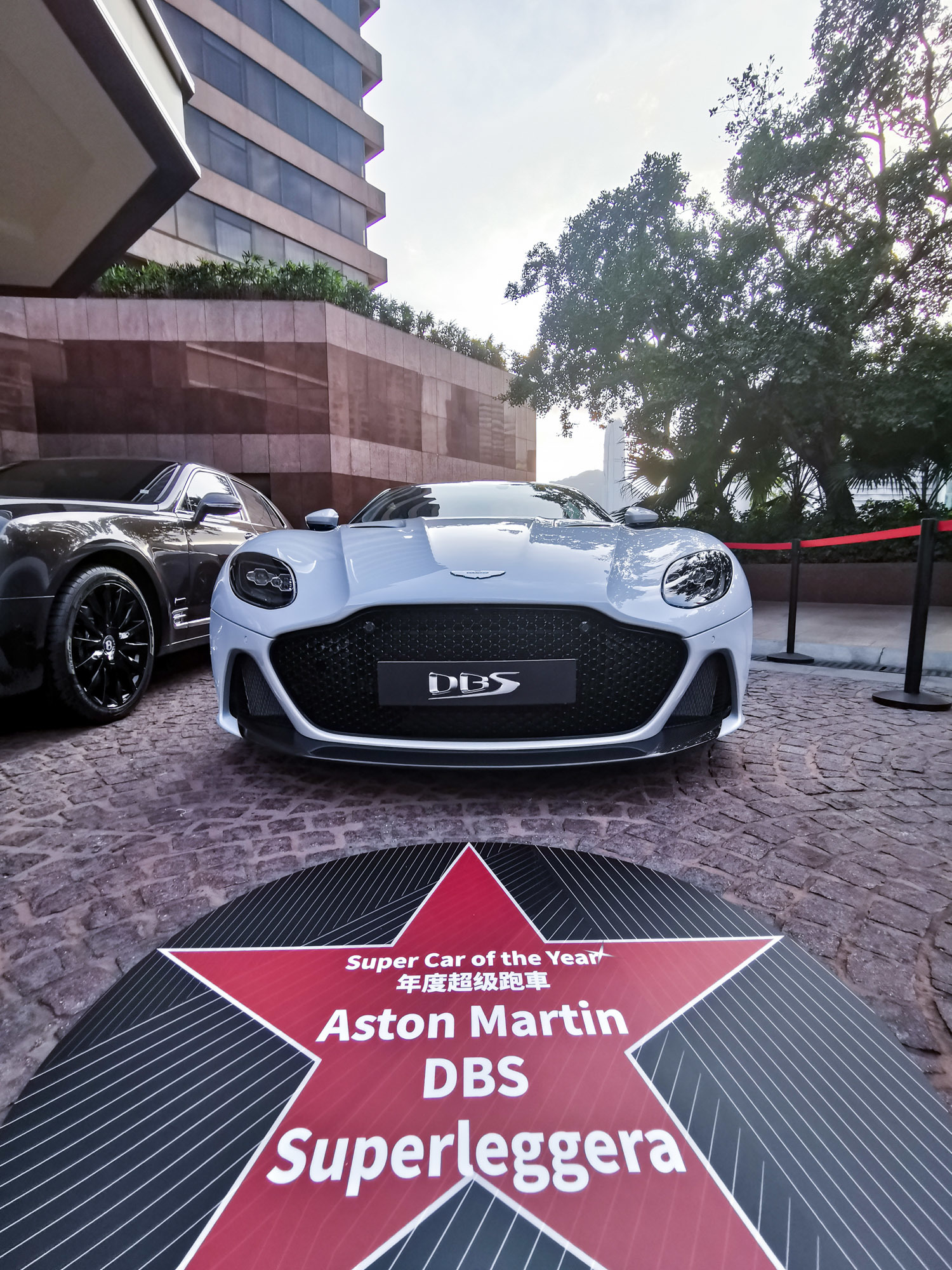 automobile magazine hong kong car of the year 2019 車主 white aston marton dbs 白色阿士頓馬田