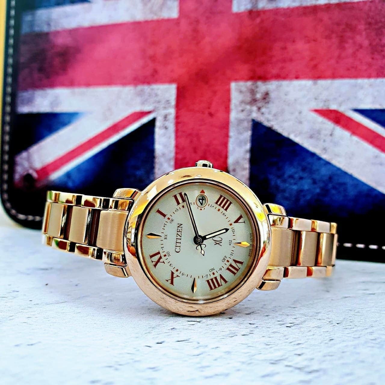 【CITIZEN 星辰】XC系列 甜美邂逅時尚電波錶 ES9444-50A 27mm 現代鐘錶