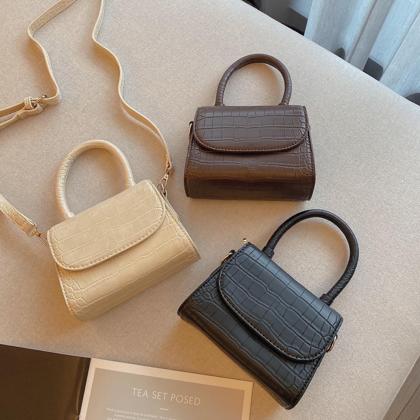 B0228830小鱷魚紋肩背包/三色/缺貨中