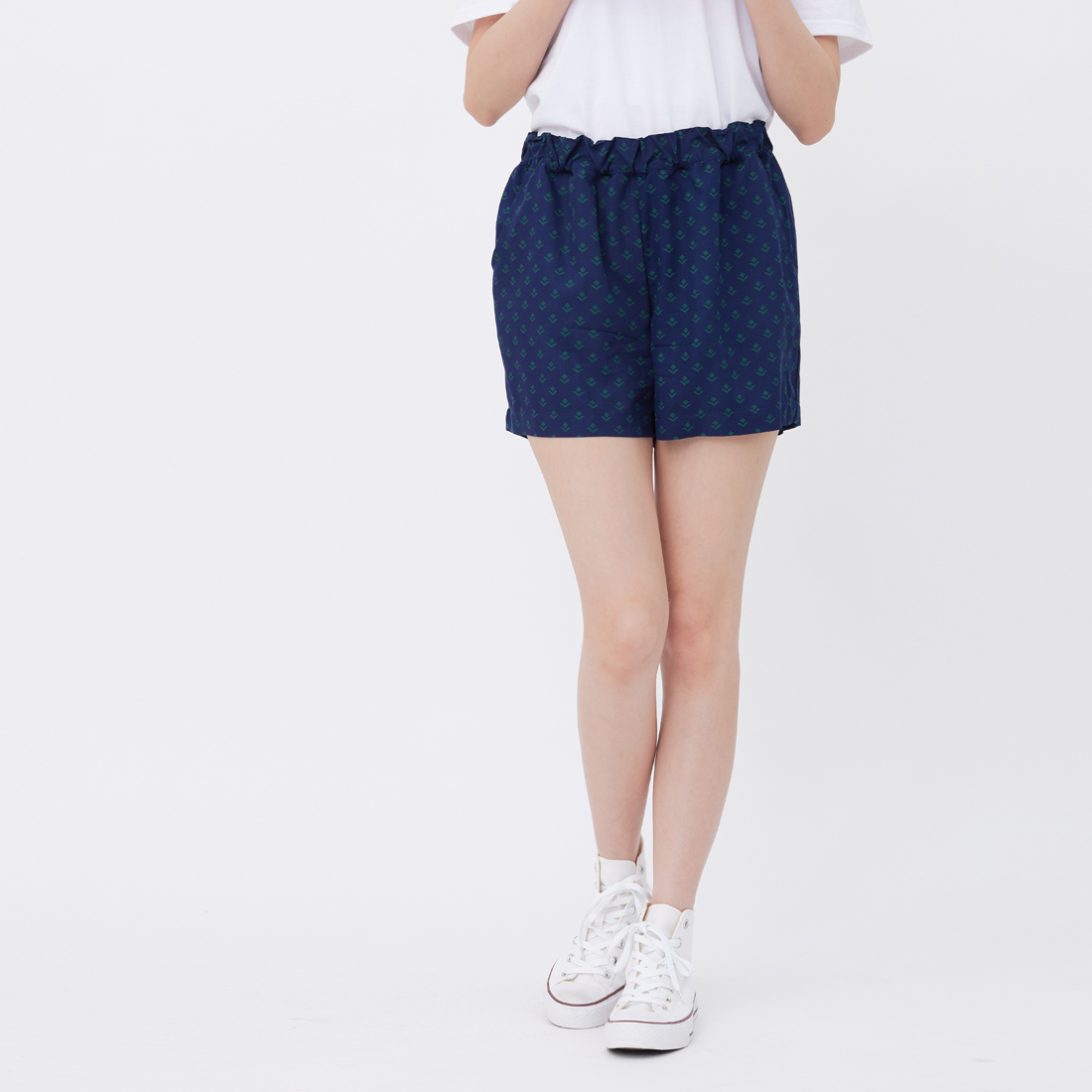 Collin光澤輕柔口袋鬆緊短褲