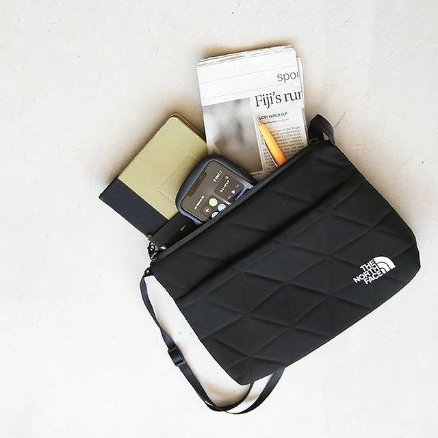 新品、最終値下げ【THE NORTH FACE】GEOFACE POUCH ポイント10倍