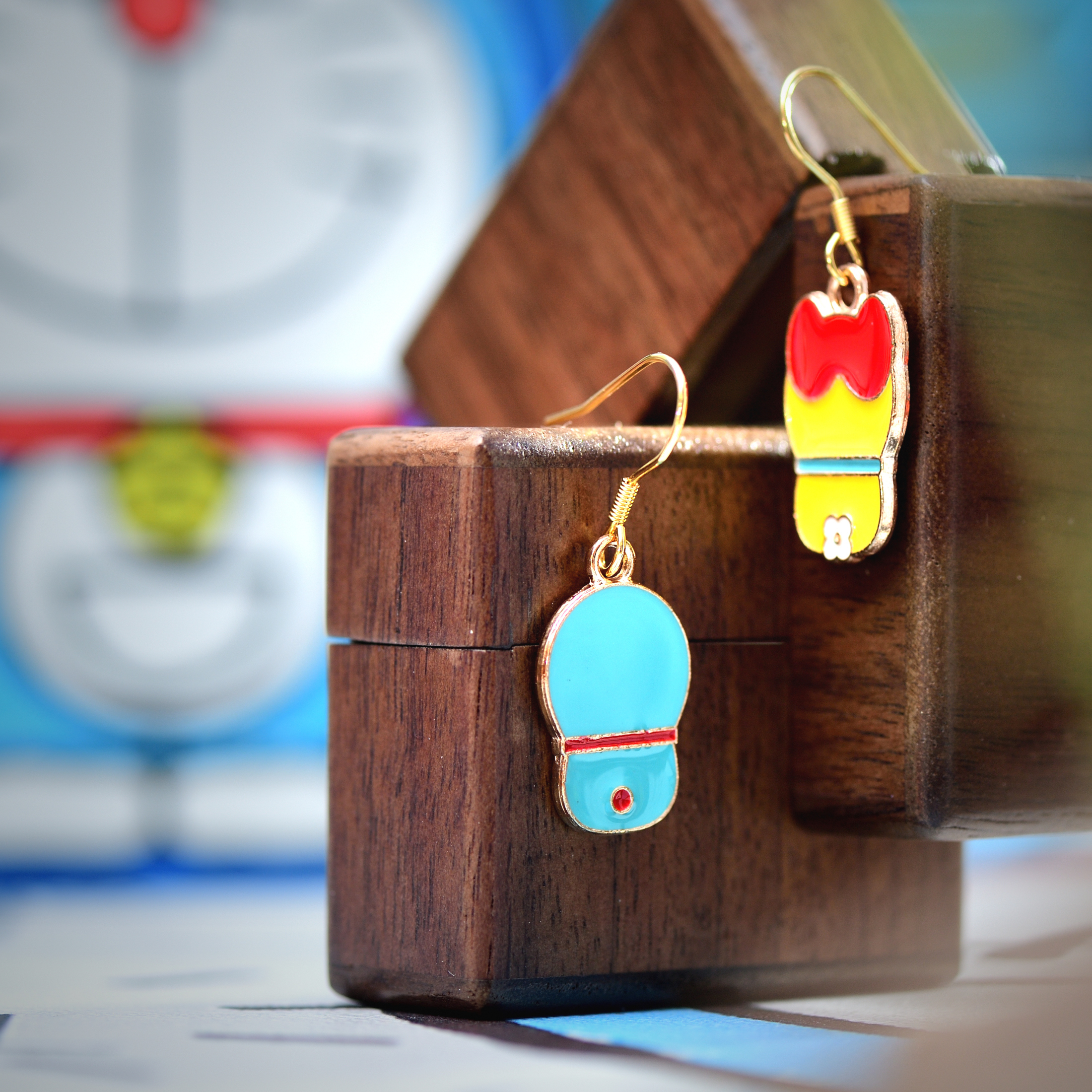 台灣 Doraemon 哆啦美和哆啦A夢 不對稱 不銹鋼 耳環 (逢星期日截單後7-14個工作天發貨)