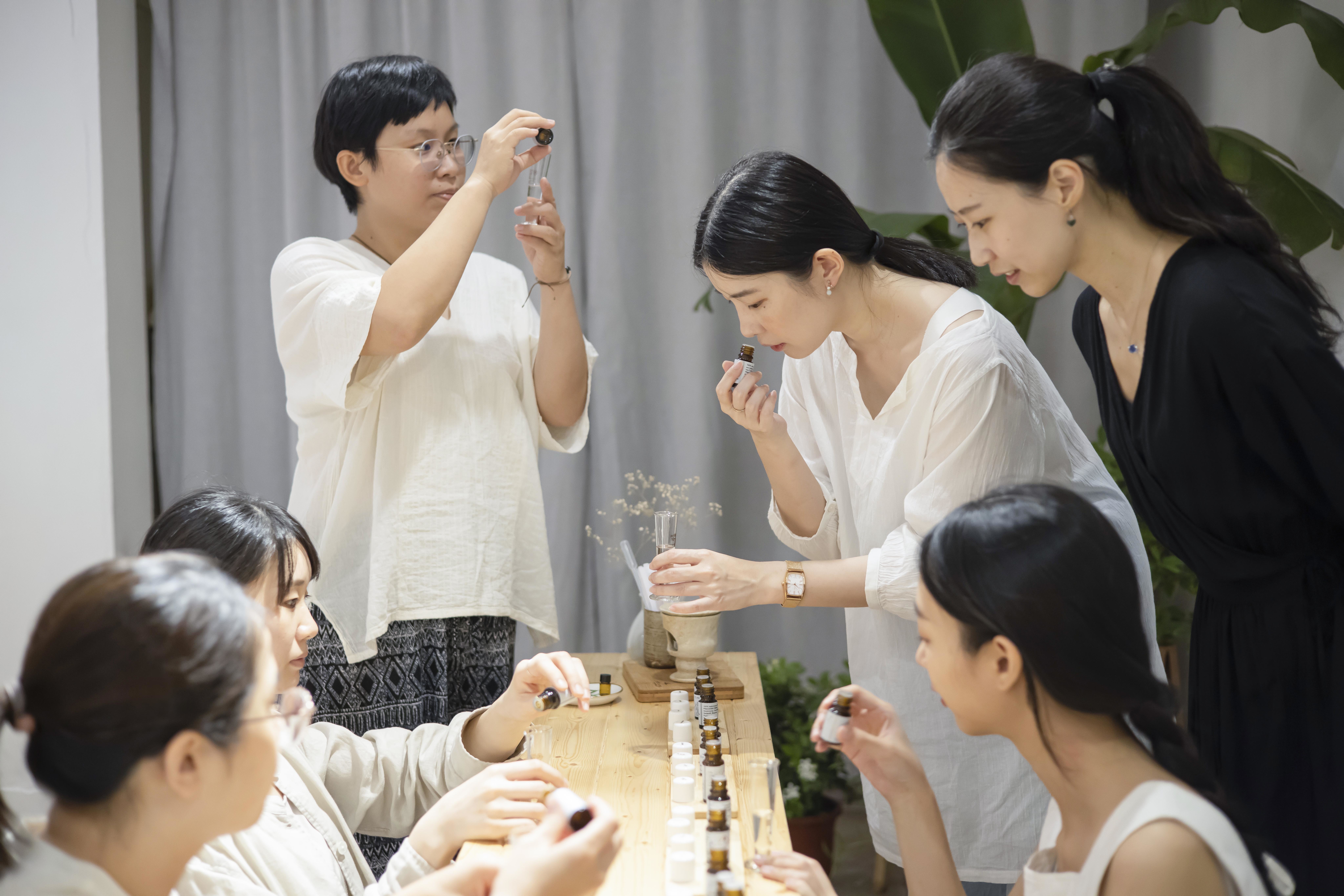 課程〉方時凝結．自然香水創作課—春日課表 "眾神芬芳系列"