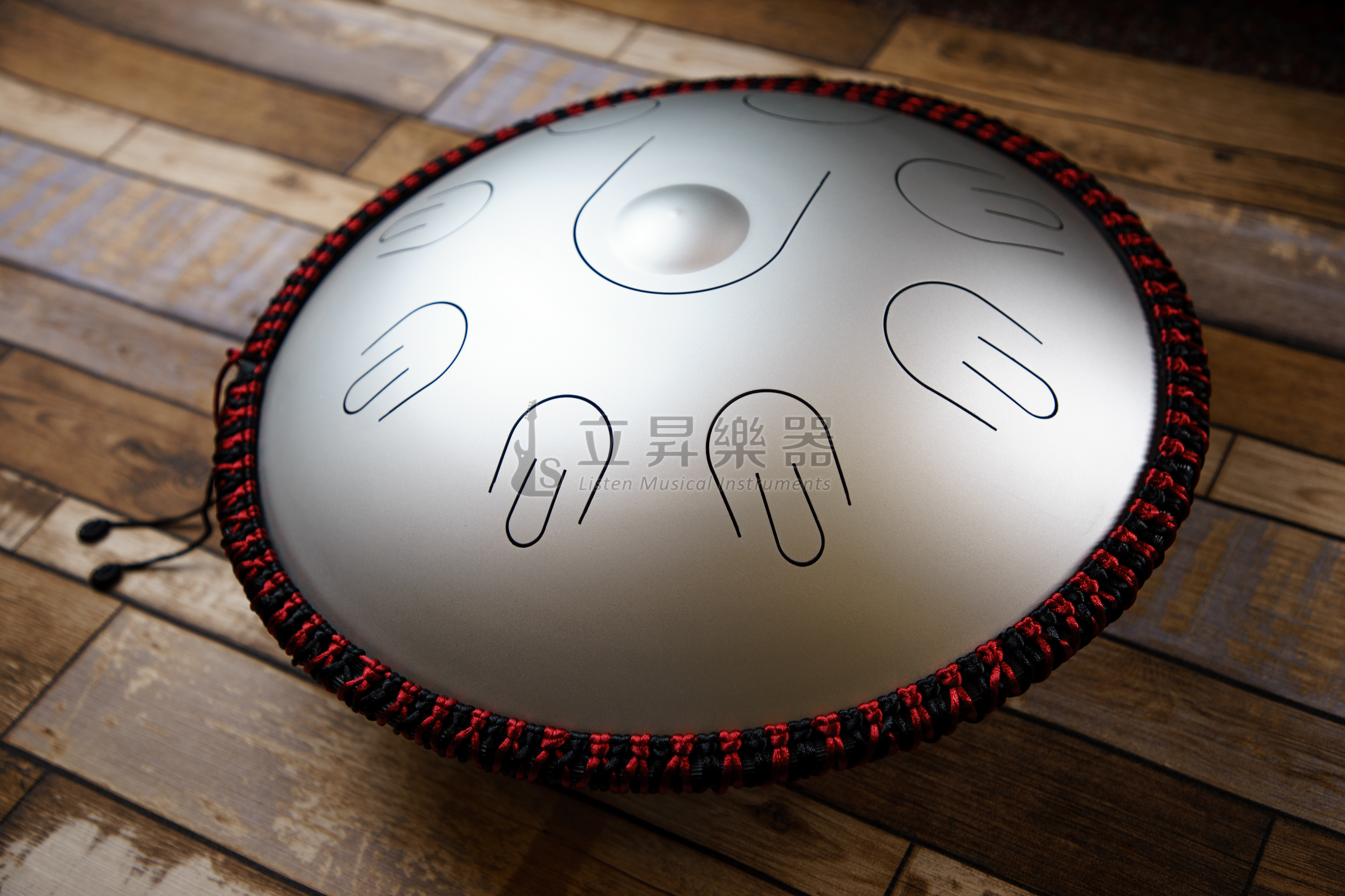 魯儒 Hluru HA1409 手碟鼓 Handpan 墨黑色 電鍍銀色 14吋 9音 D調 含銅鋼製/A系列專業空靈鼓 含袋 HCT聯名包 可加購腳架 第 5 張圖片｜三峽鼓 / 打擊