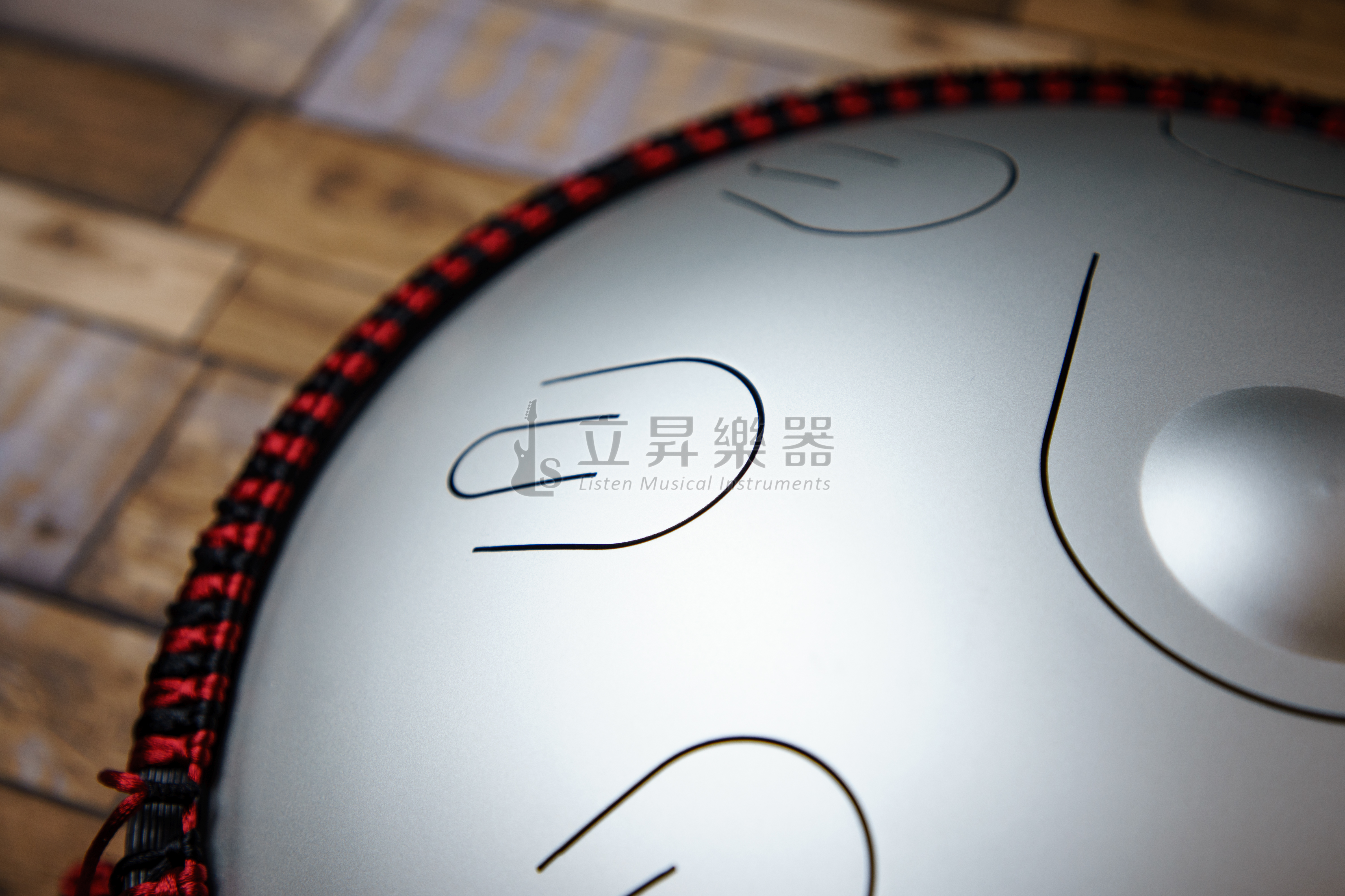 魯儒 Hluru HA1409 手碟鼓 Handpan 墨黑色 電鍍銀色 14吋 9音 D調 含銅鋼製/A系列專業空靈鼓 含袋 HCT聯名包 可加購腳架 第 6 張圖片｜三峽鼓 / 打擊