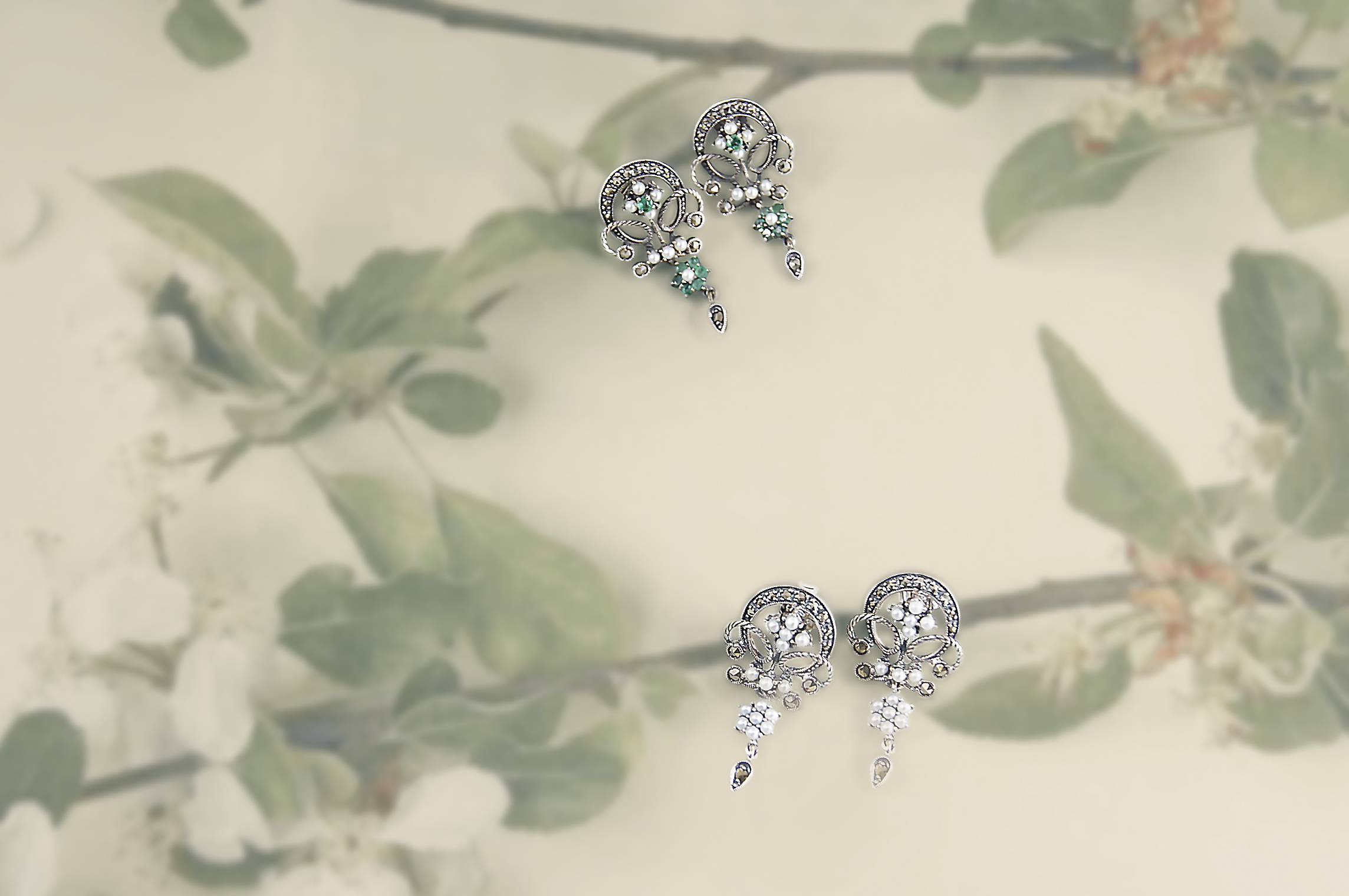 捲曲花朵小米珠耳環