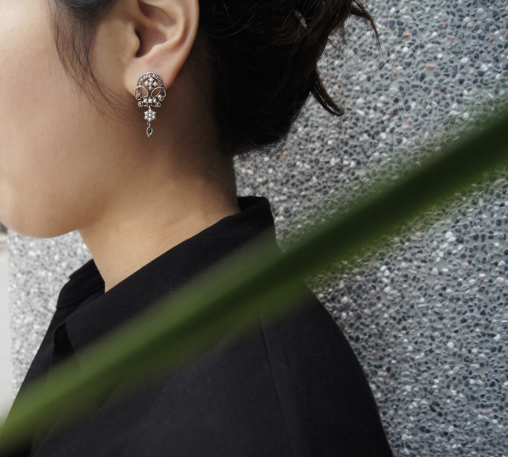 捲曲花朵小米珠耳環