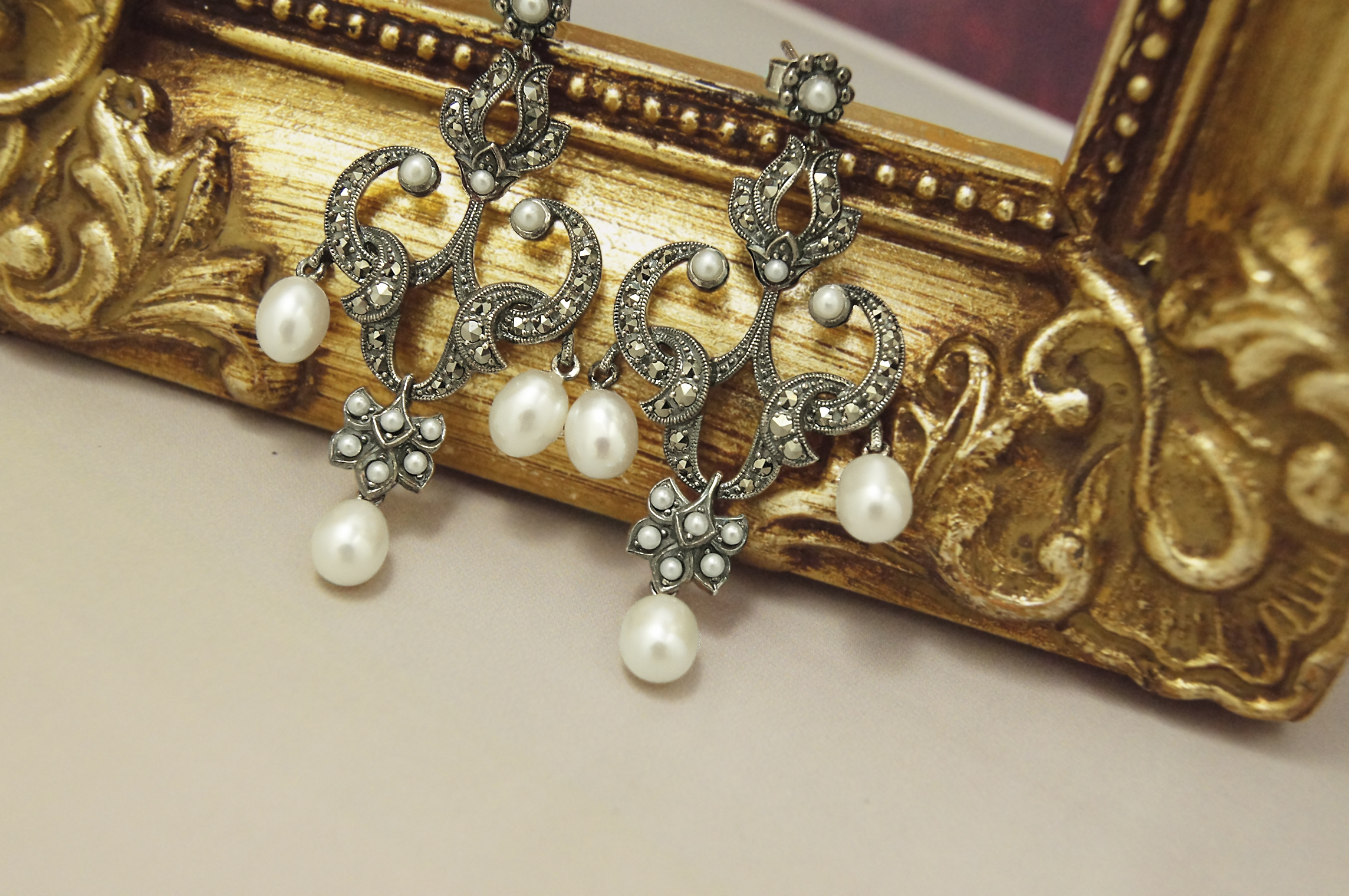 捲曲垂吊珍珠耳環