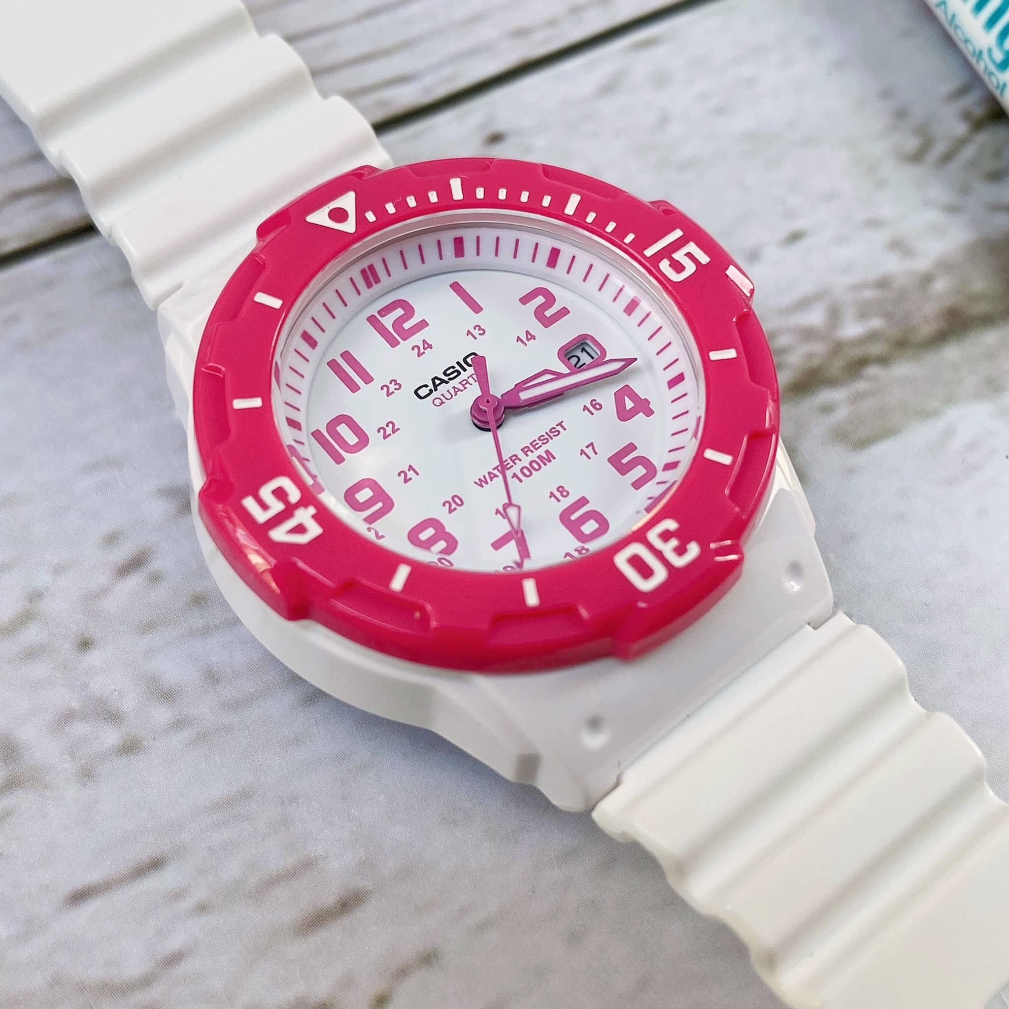 【CASIO 卡西歐】運動潛水風格腕錶 LRW-200H-2B 白x藍數字/ LRW-200H-4B 白x桃紅數字 34.2mm 現代鐘錶