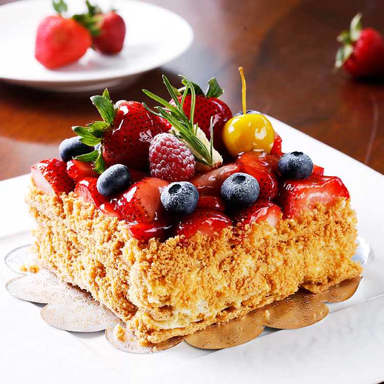 【限量商品-限飯店取貨】草莓千層派(5吋 / 8吋)-墾丁凱撒大廳酒吧