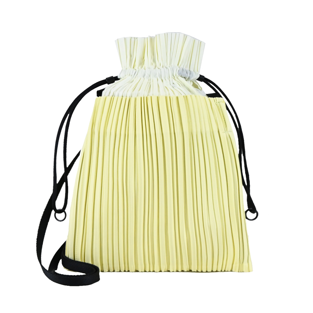 ISSEY MIYAKE 三宅一生PP SQUARE PLEATS BAG束口斜背包-嫩黃