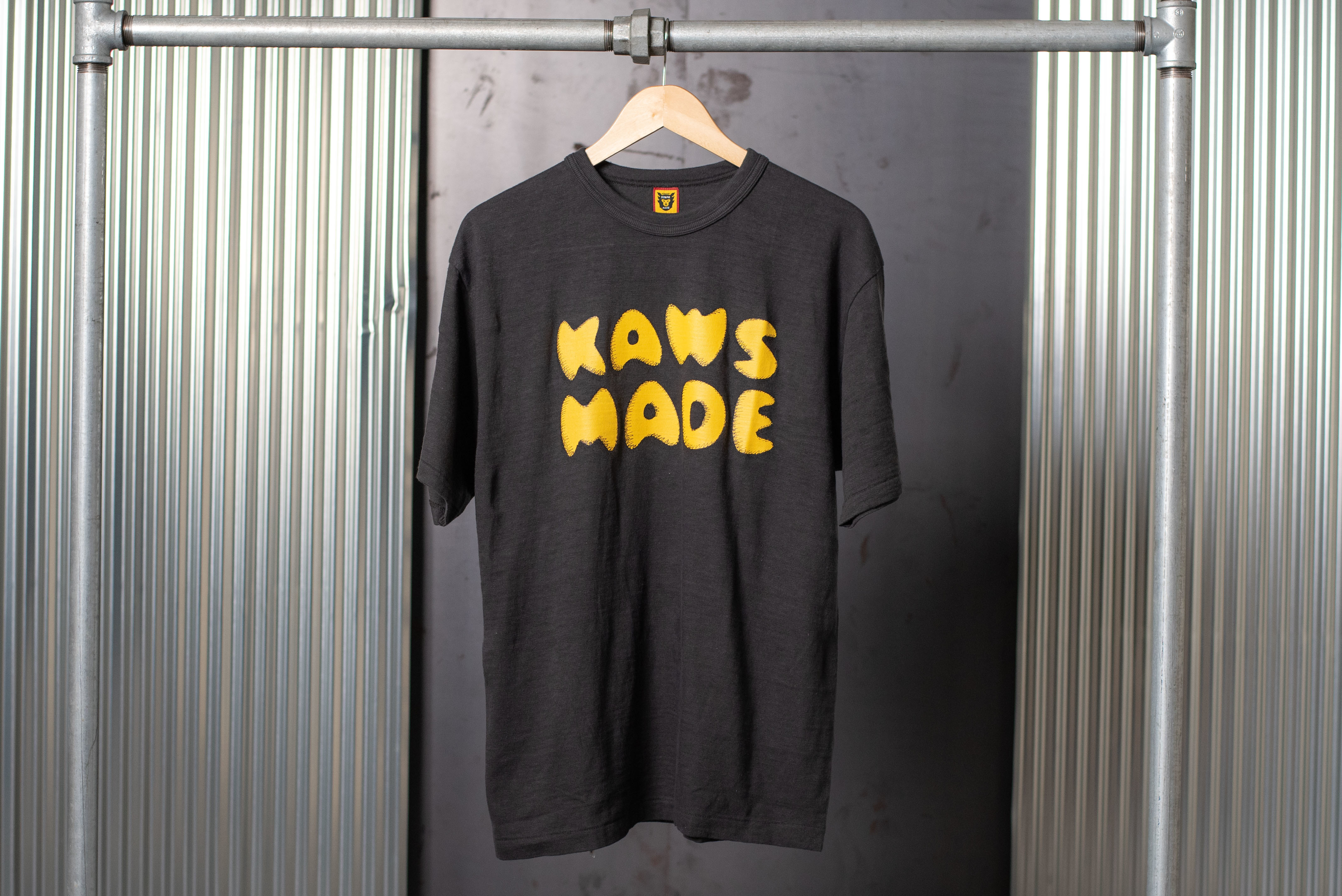 Human Made T-SHIRT KAWS 字體短T 聯名