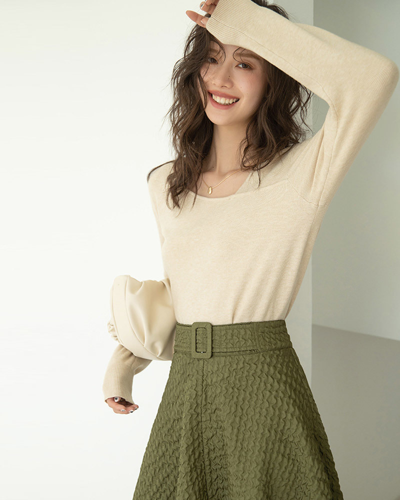 杏F【零碼出清不退換】斜領側開衩長版針織上衣