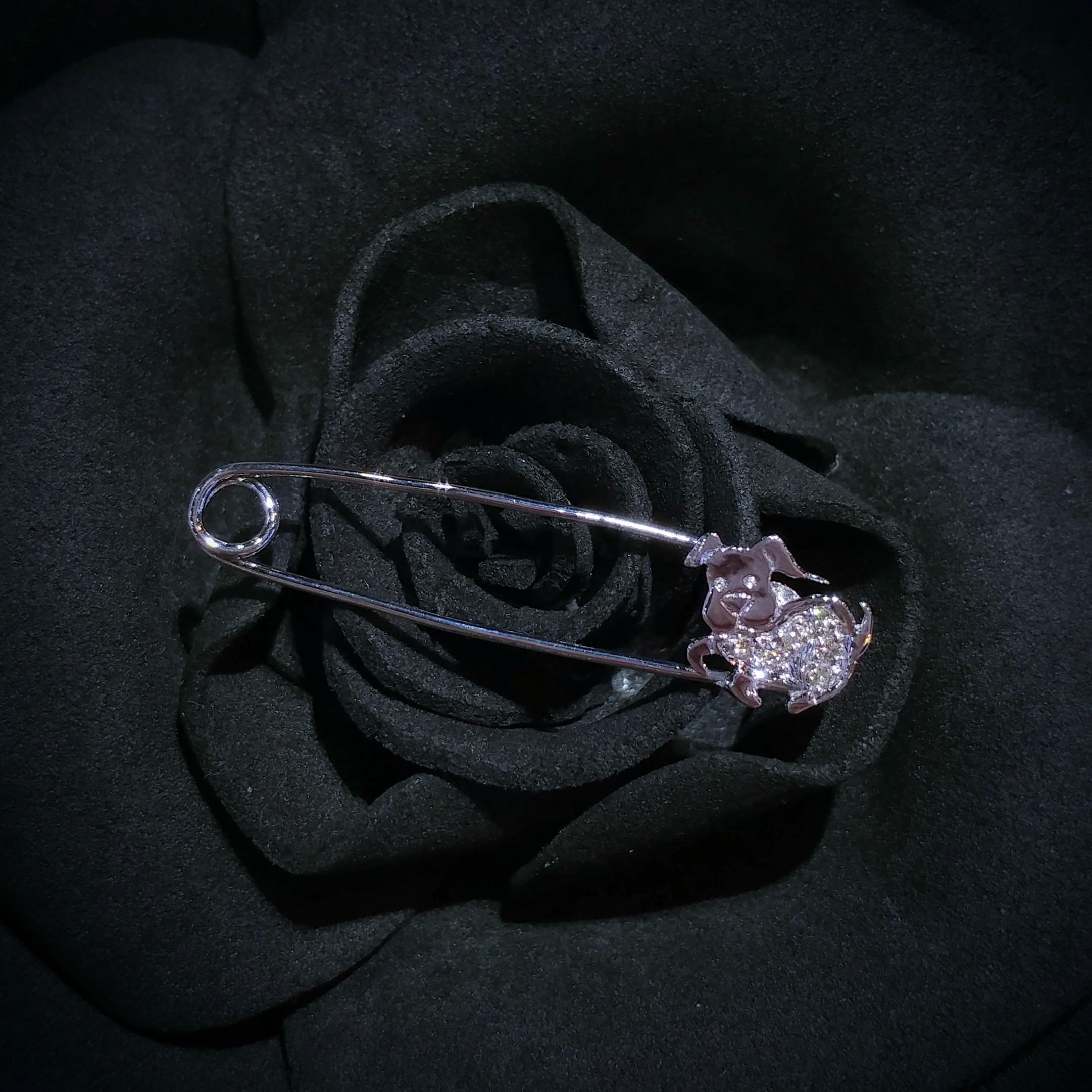 18K White Gold 0.018ct Diamond Broche