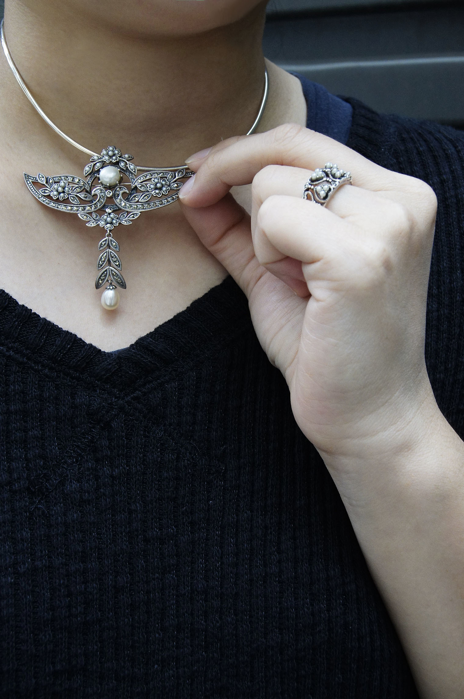 大器古典珍珠胸墜