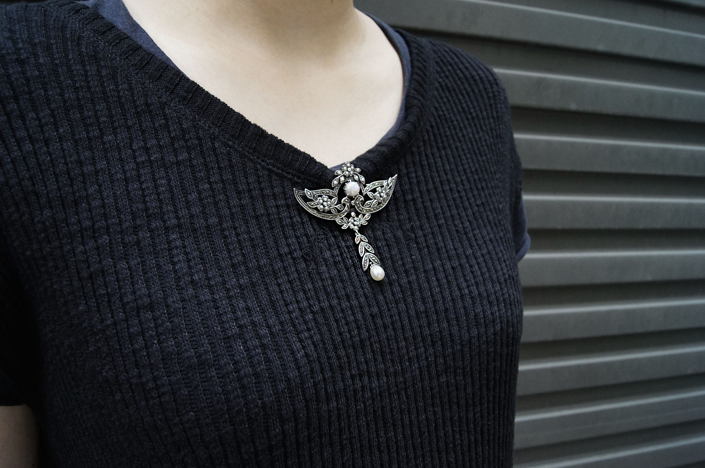 大器古典珍珠胸墜