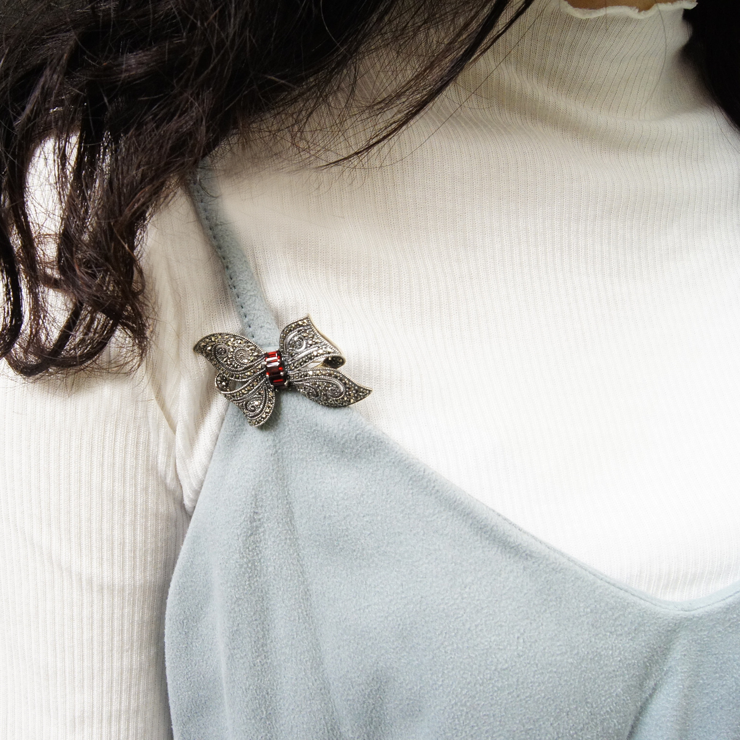 紅石榴典雅胸針