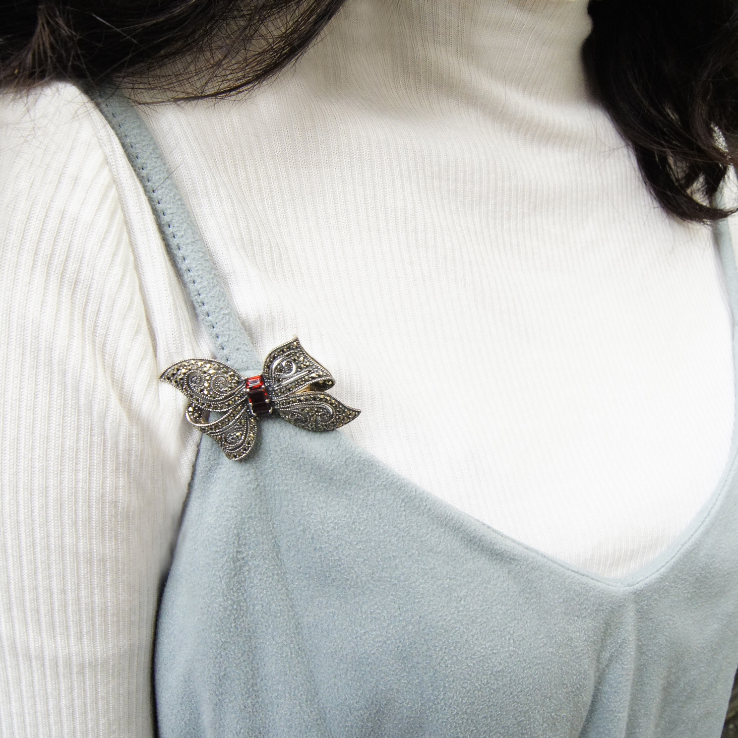 紅石榴典雅胸針