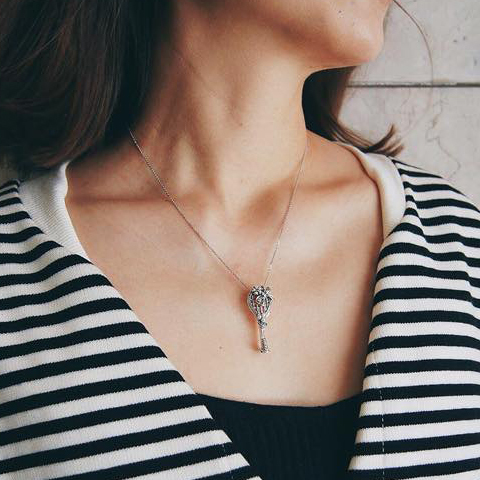 蝴蝶結網球拍胸墜