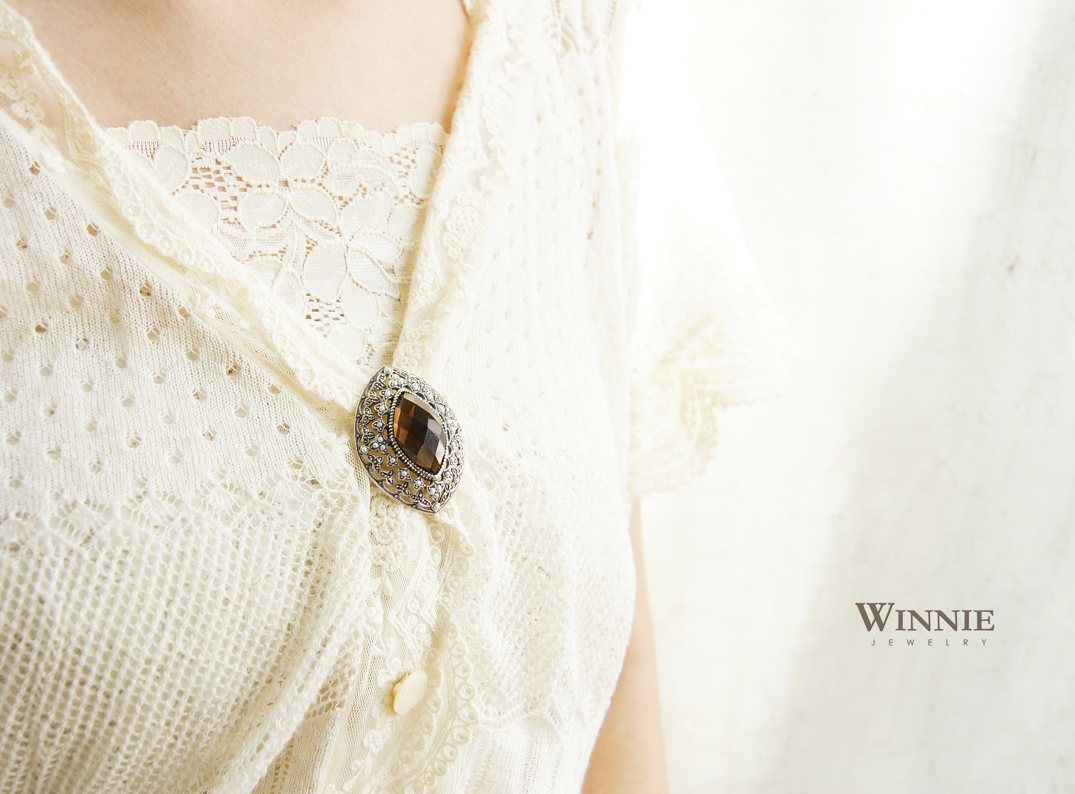 茶晶菱形珍珠胸針