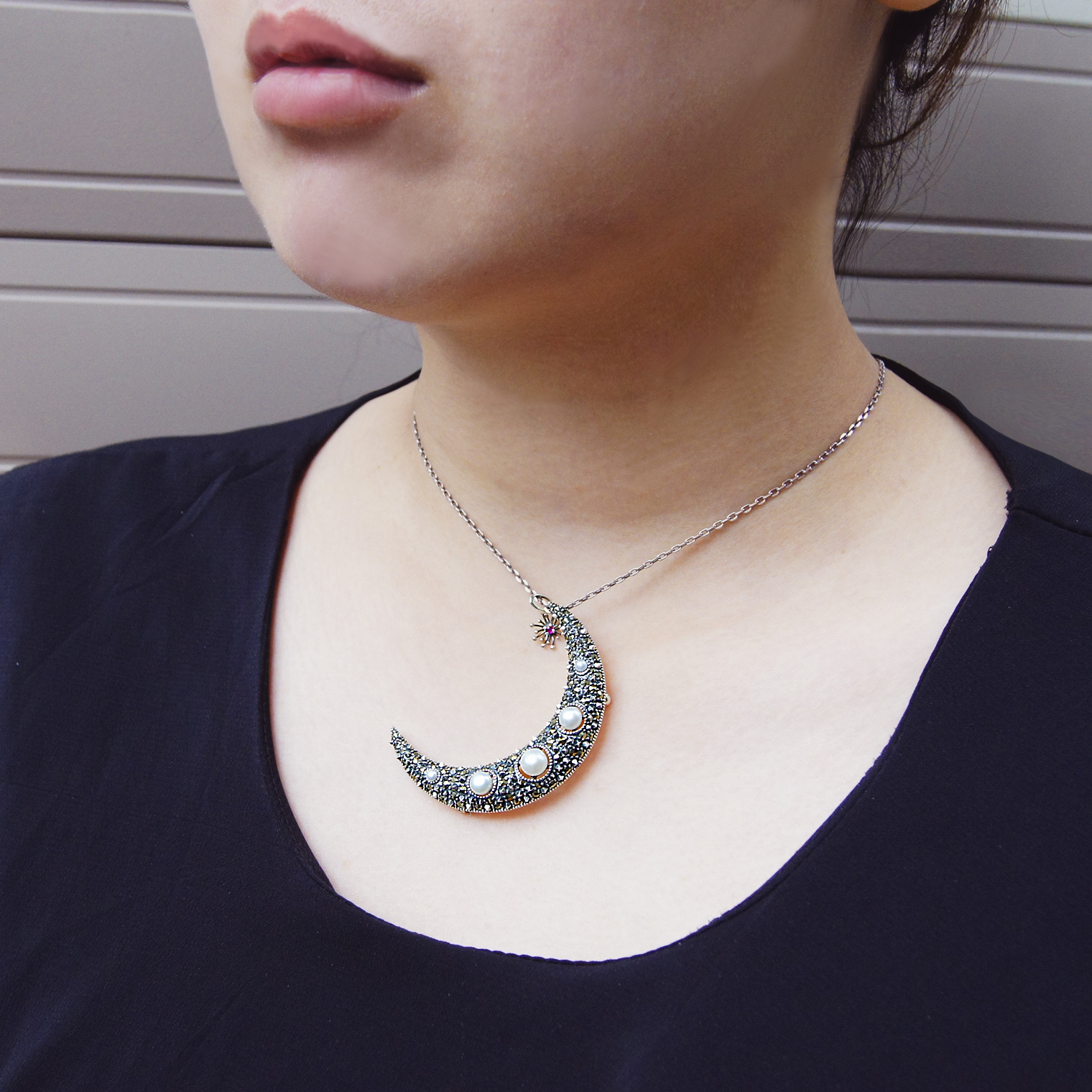 月牙灣珍珠胸墜