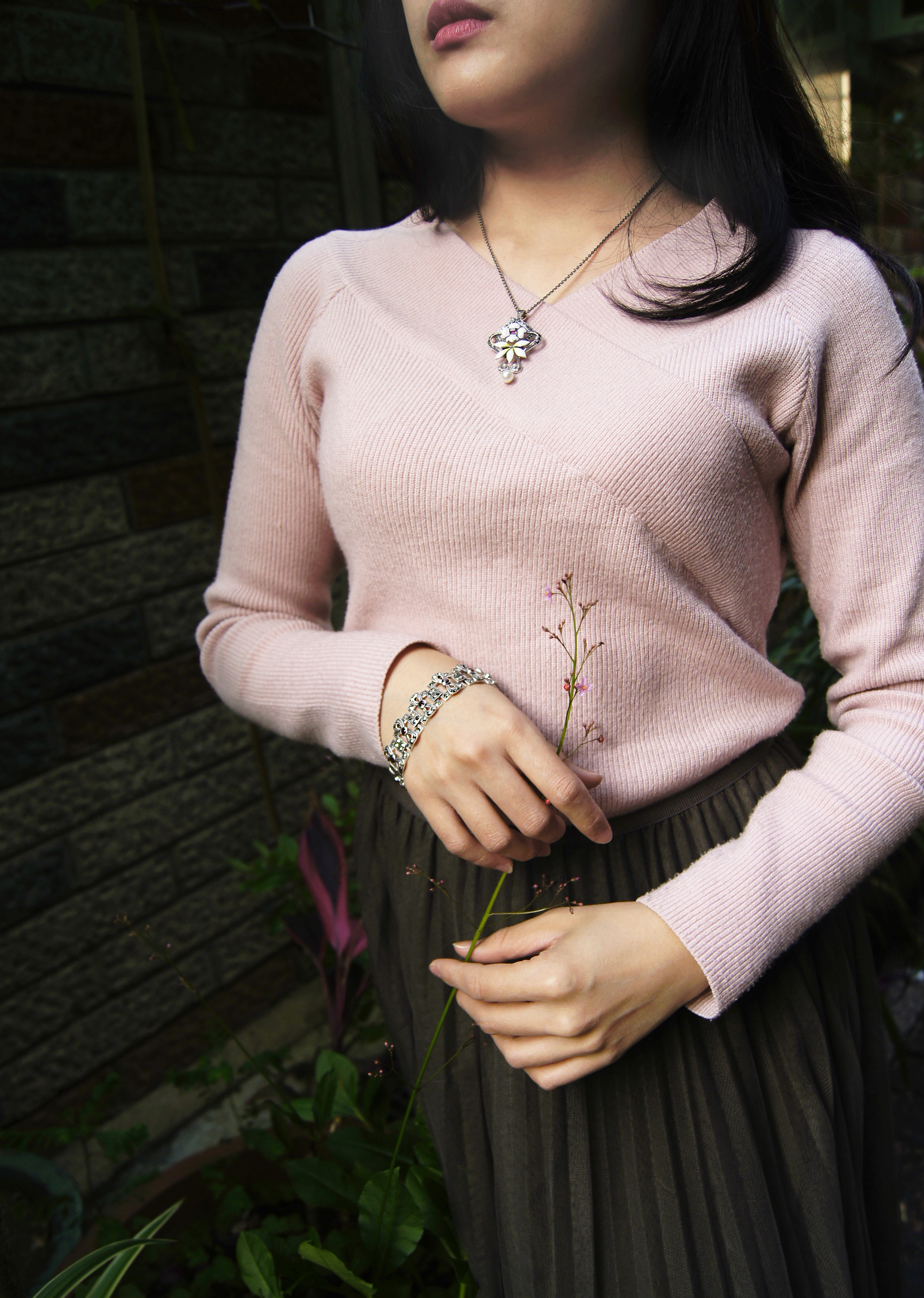 琺瑯花瓣紅寶胸墜