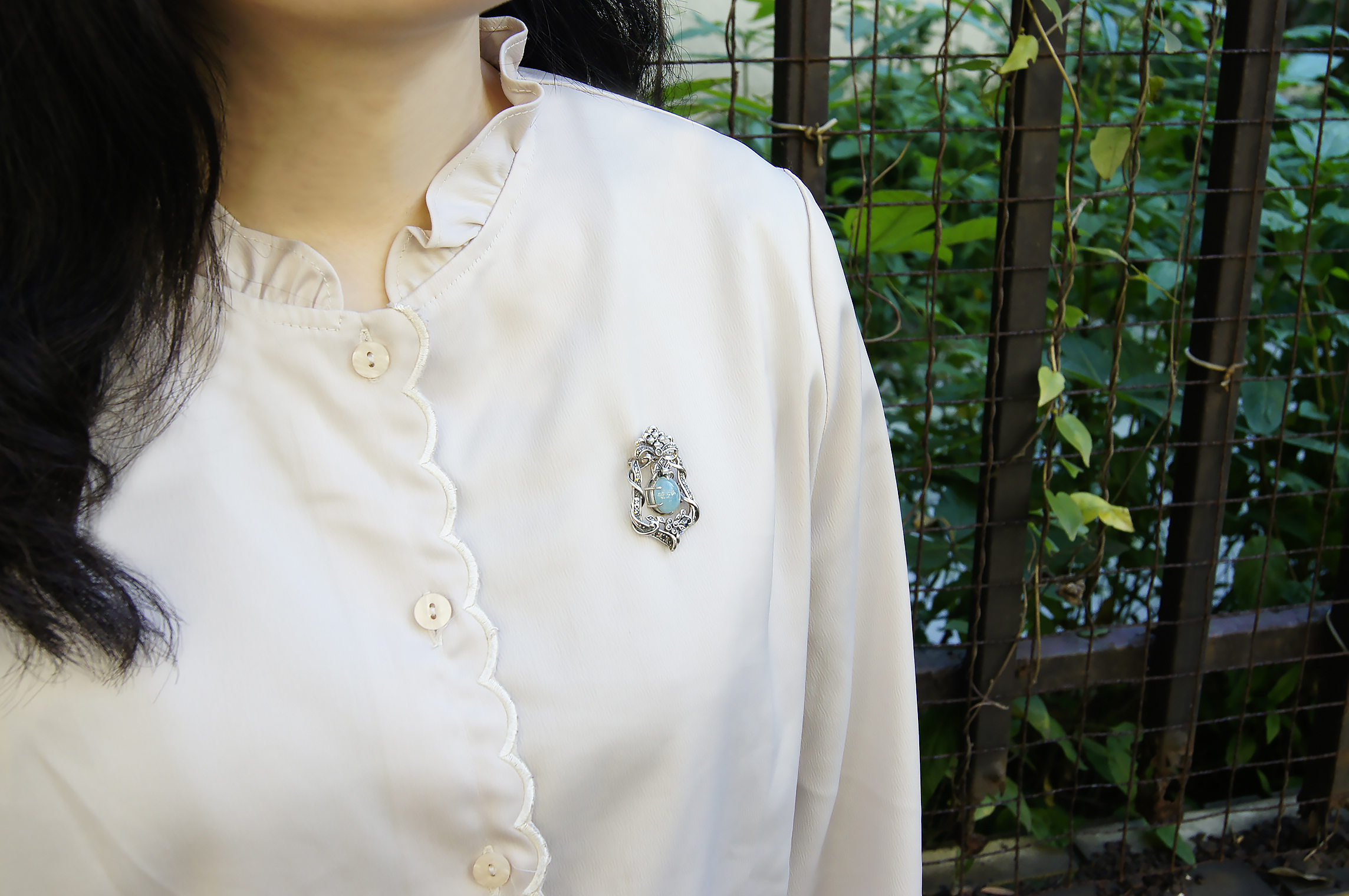 海藍寶藤蔓纏繞胸墜