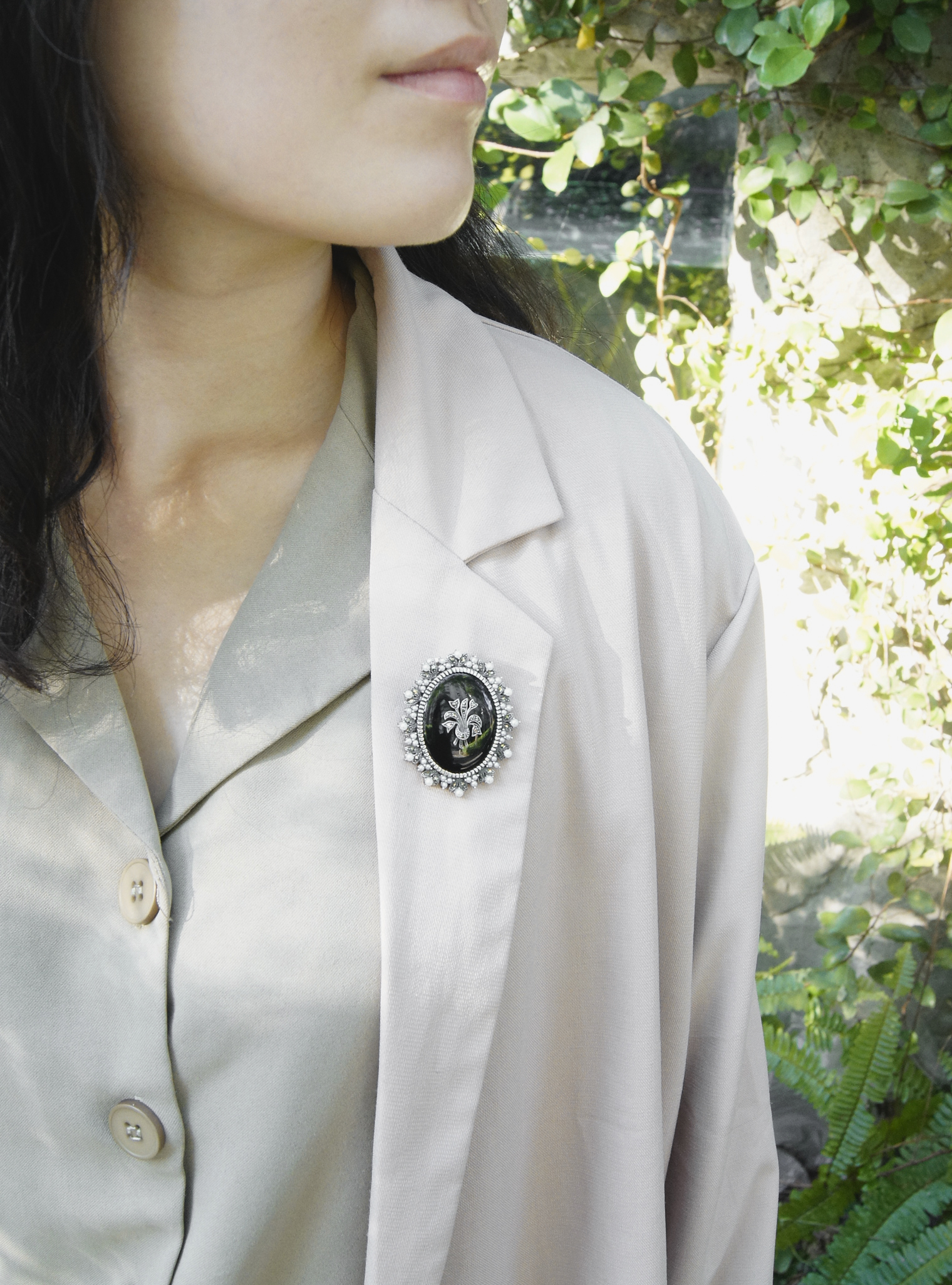 黑瑪瑙花邊鑲銀胸墜