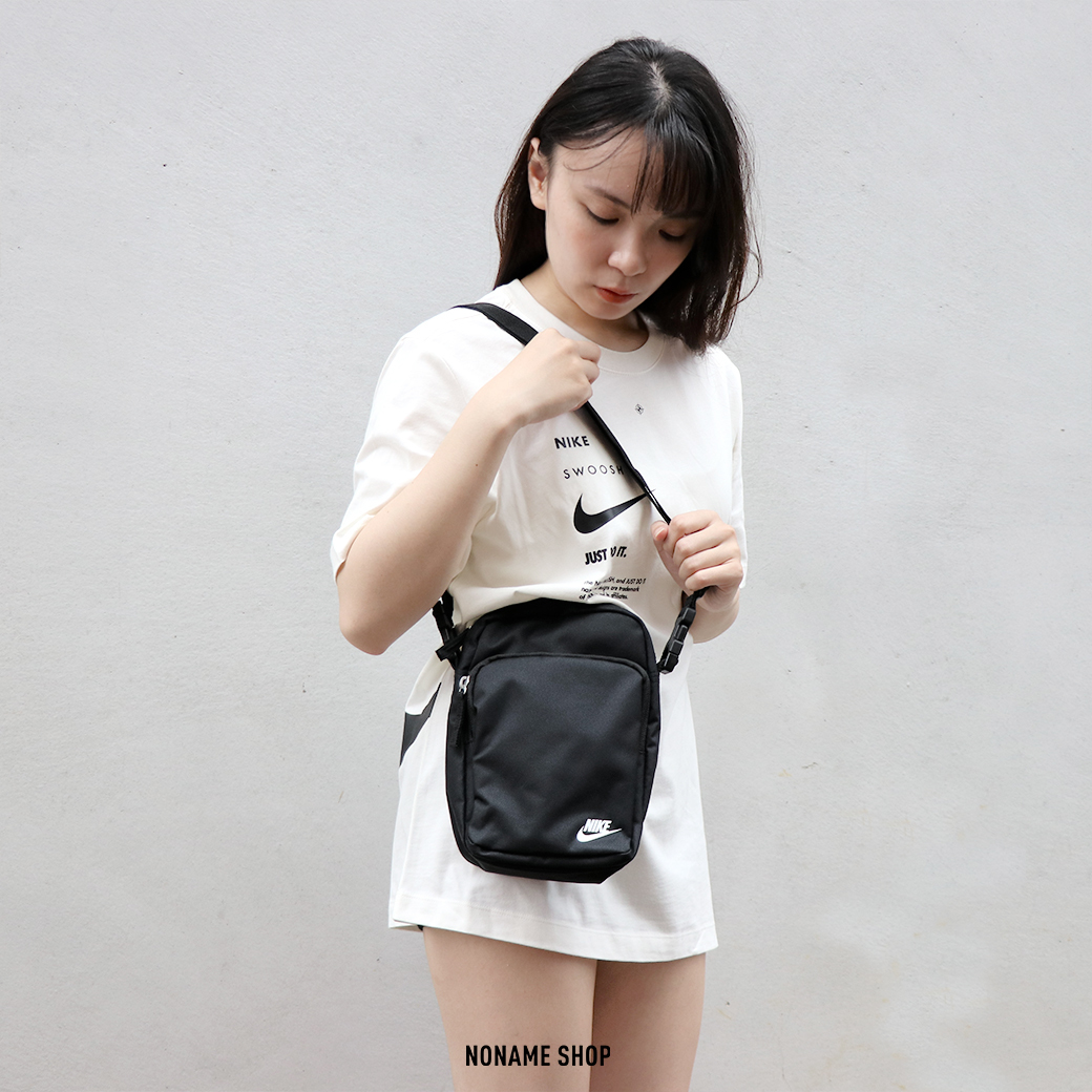 NIKE Heritage 經典 字勾 側背包