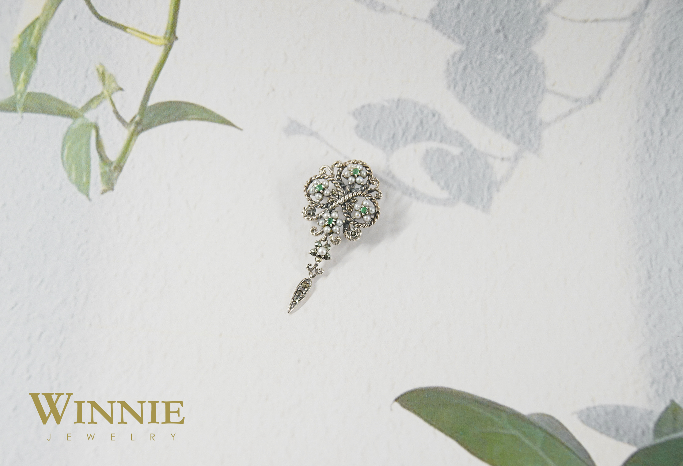 古典祖母綠麻花胸墜