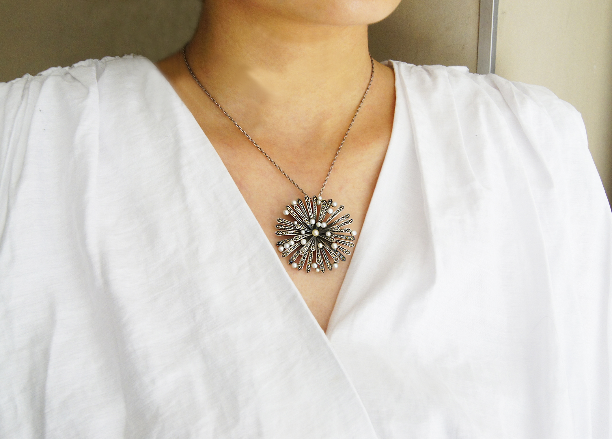 盛開花朵珍珠胸墜OP1652