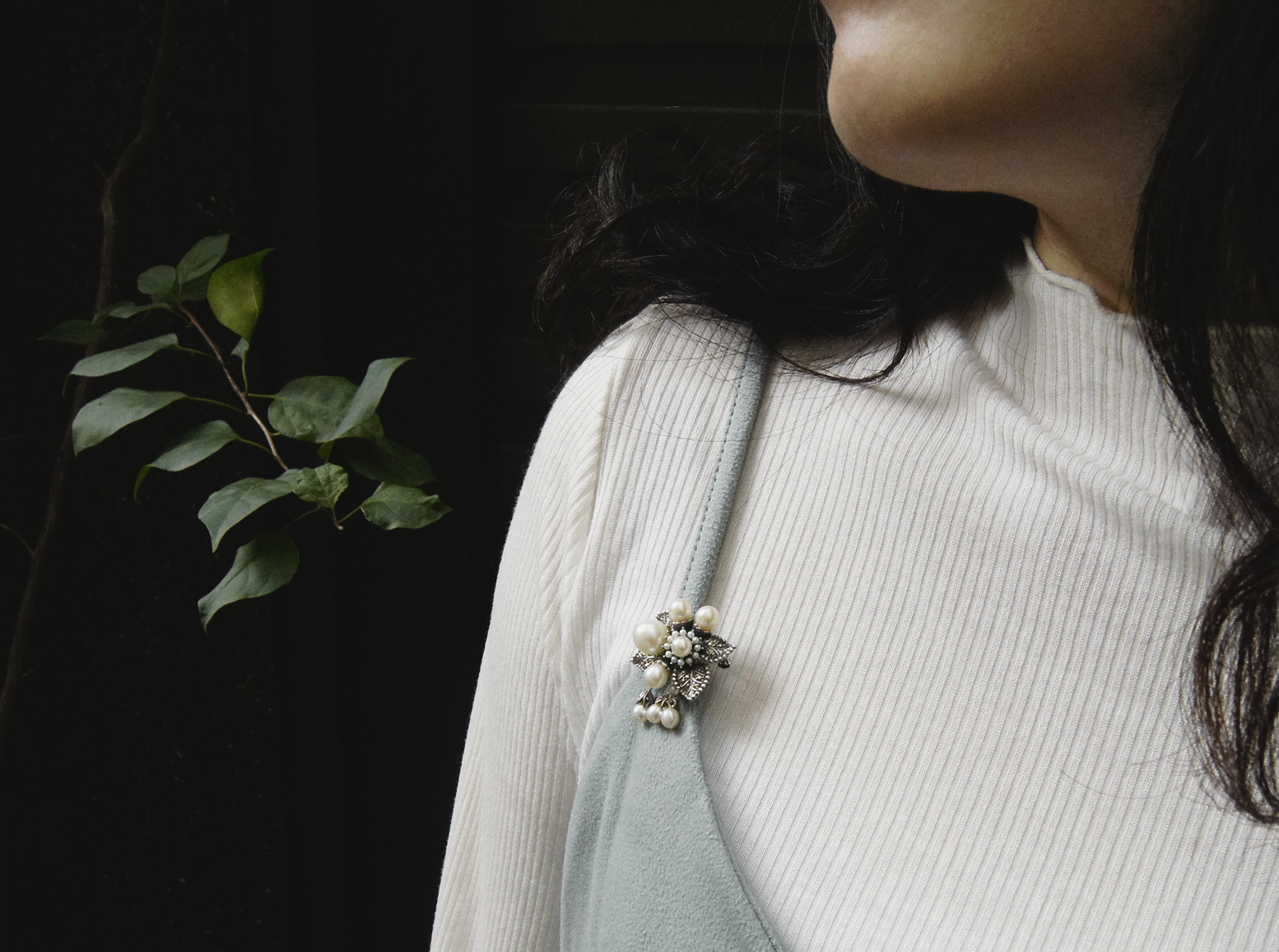珍珠花卉胸墜