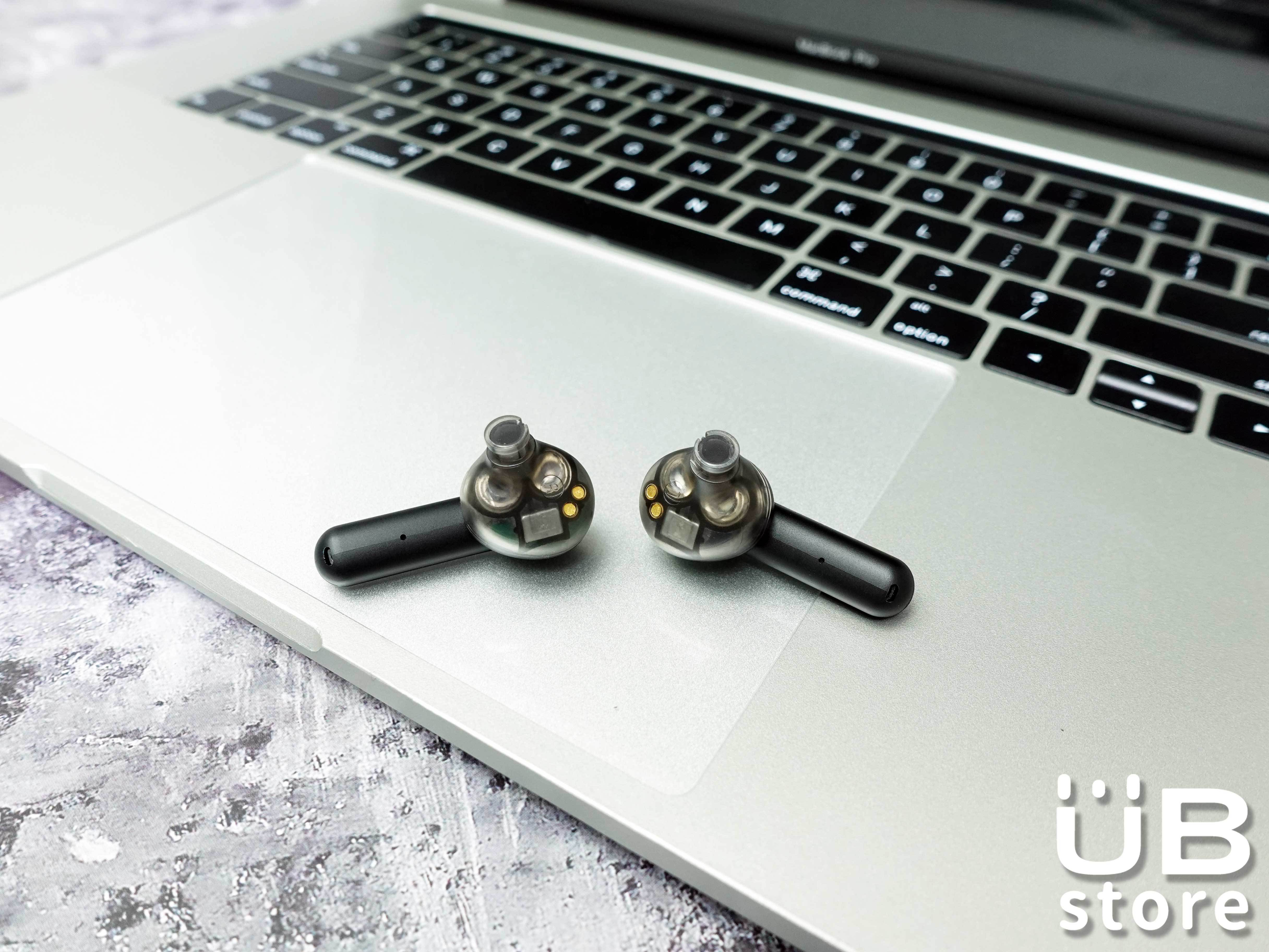 soundpeats gamer no1雙動圈單體，半透明的耳機外觀