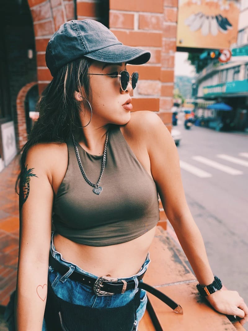 休閒挖背短版背心