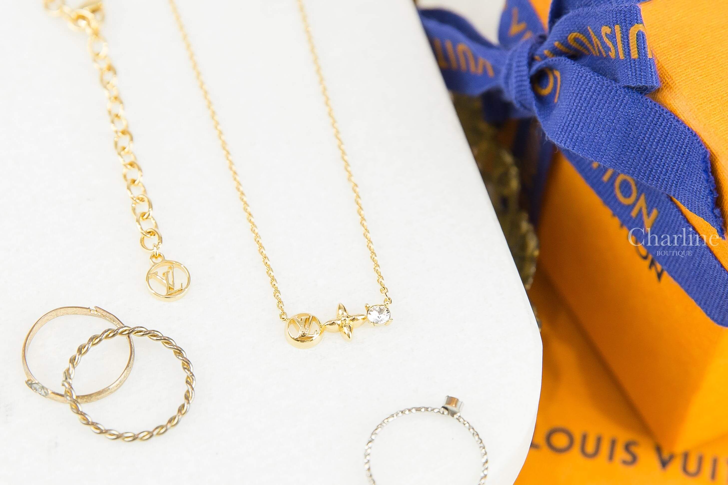 Louis Vuitton Petit Louis Necklace 金色花卉LV水鑽項鍊-Charline Boutique 精品代購