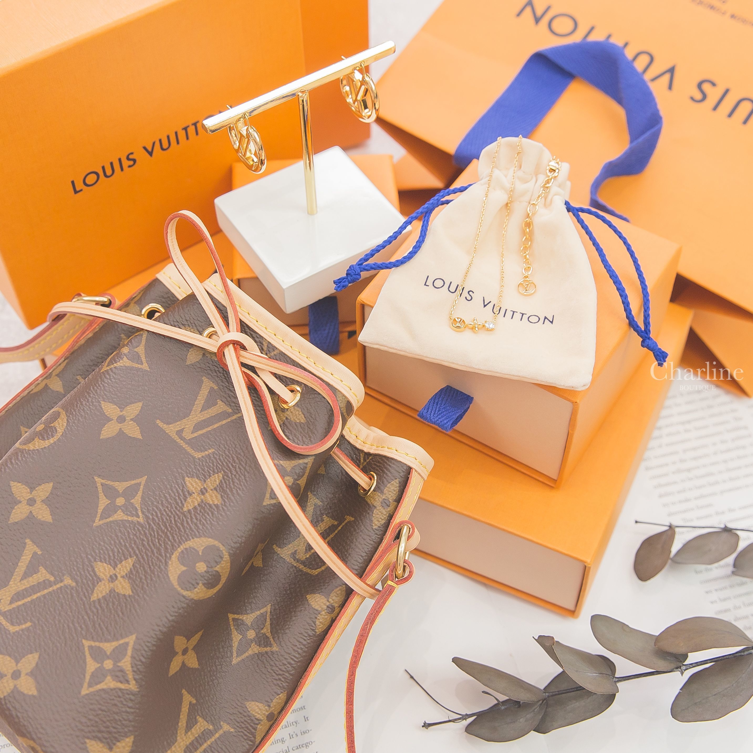 Louis Vuitton Necklace 金色花卉LV水鑽項鍊,Louis Vuitton Earrings 金色LV圓圈耳環,Louis Vuitton Nano Noe 咖啡色迷你老花水桶肩背包-Charline Boutique 精品代購