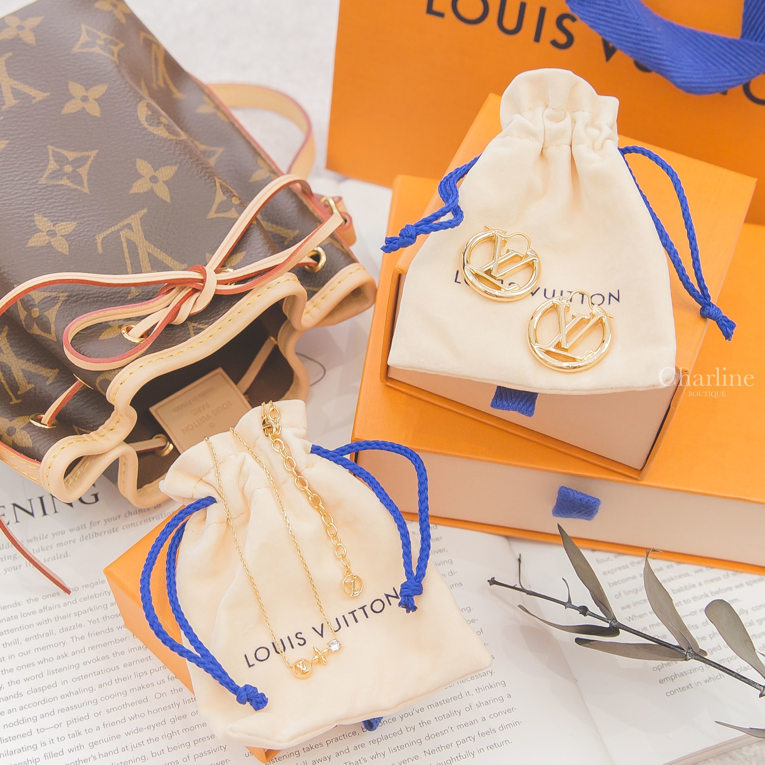 Louis Vuitton Necklace 金色花卉LV水鑽項鍊,Louis Vuitton Earrings 金色LV圓圈耳環,Louis Vuitton Nano Noe 咖啡色迷你老花水桶肩背包-Charline Boutique 精品代購
