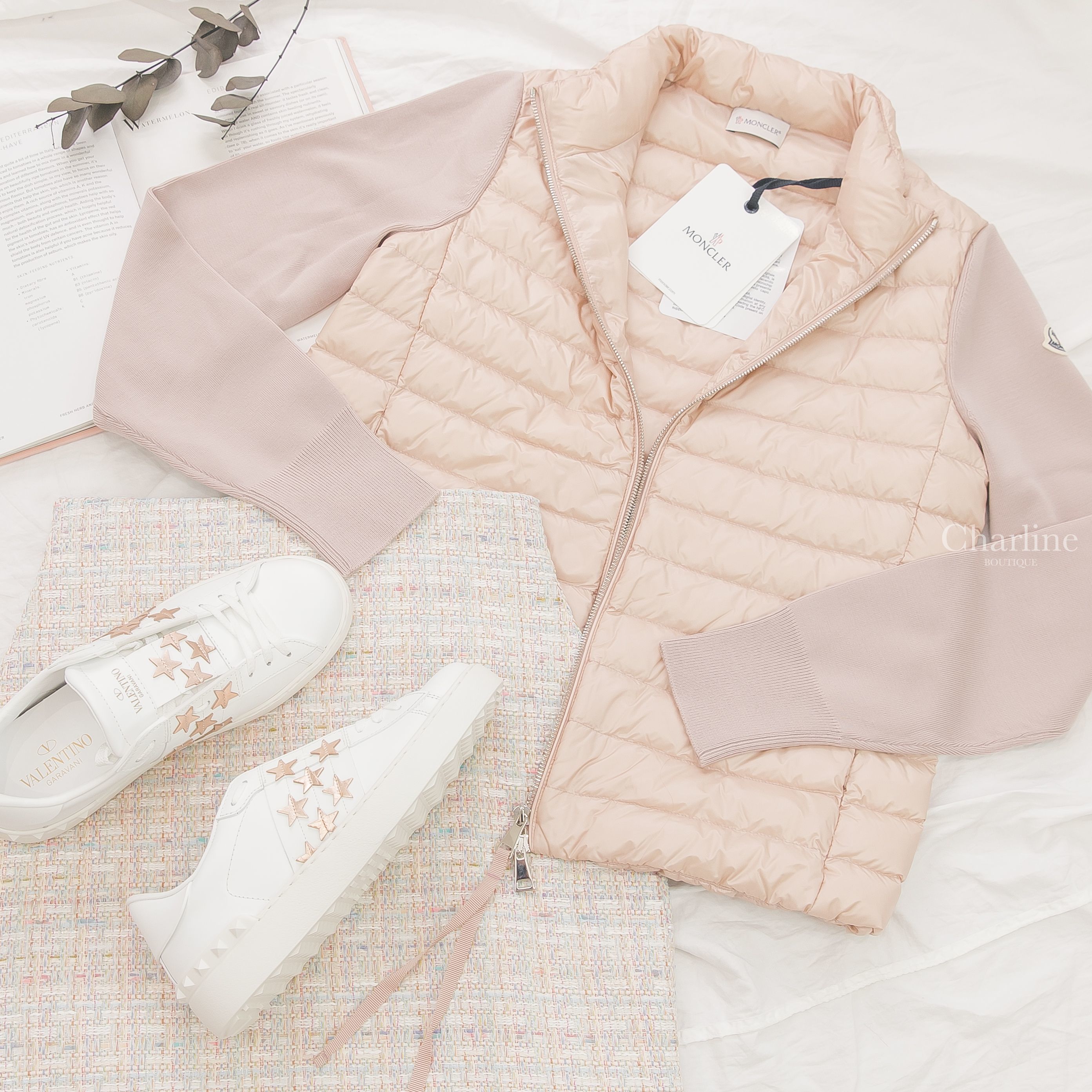 Valentino Sneaker 白色卯釘玫瑰金星星運動鞋,Moncler Wool Cardigan 粉紅色拼接針織小立領羽絨外套-Charline Boutique 精品代購