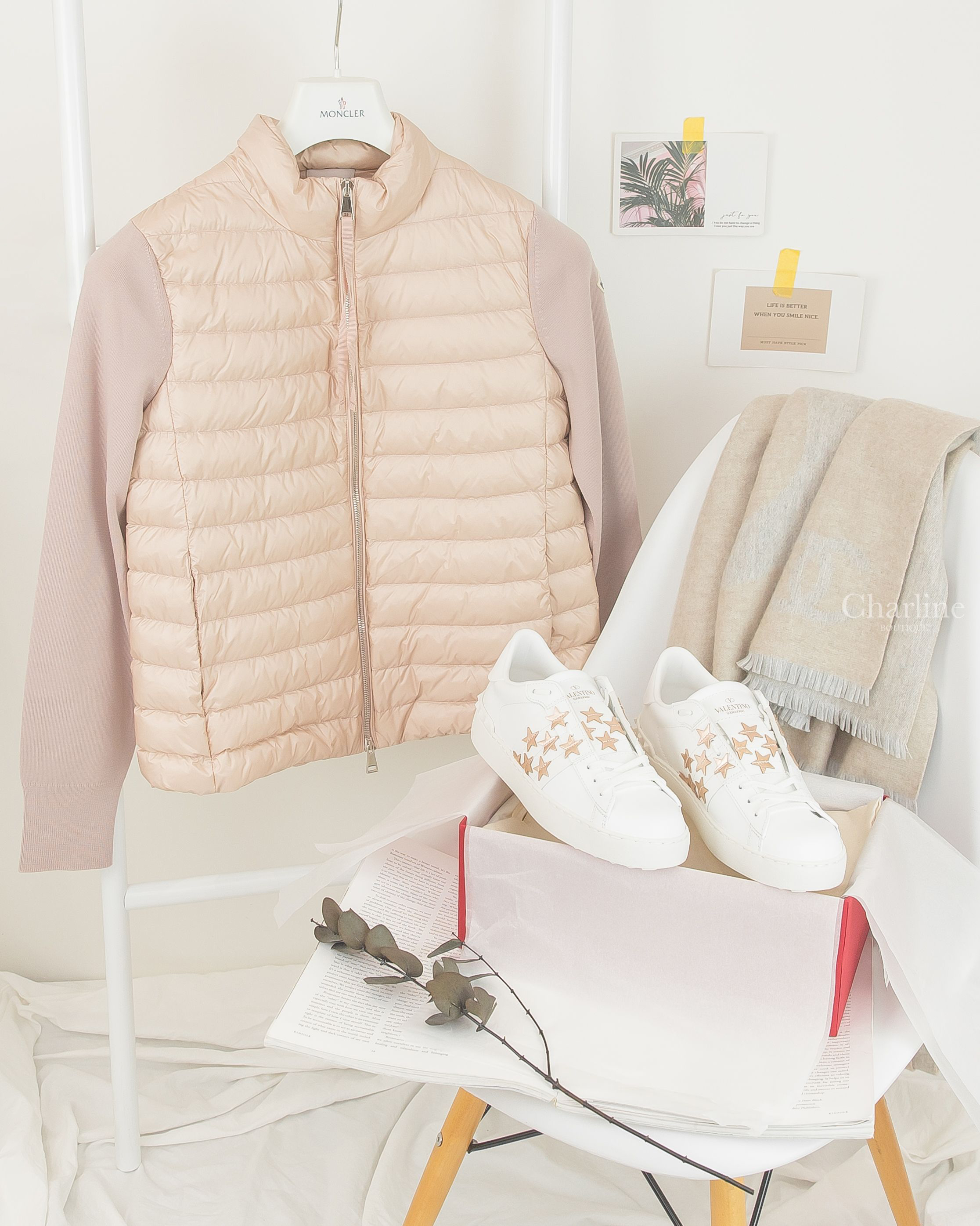 Chanel Scarf 米色/灰色雙面字樣喀什米爾真絲流蘇圍巾,Valentino Sneaker 白色卯釘玫瑰金星星運動鞋,Moncler Wool Cardigan 粉紅色拼接針織小立領羽絨外套-Charline Boutique 精品代購