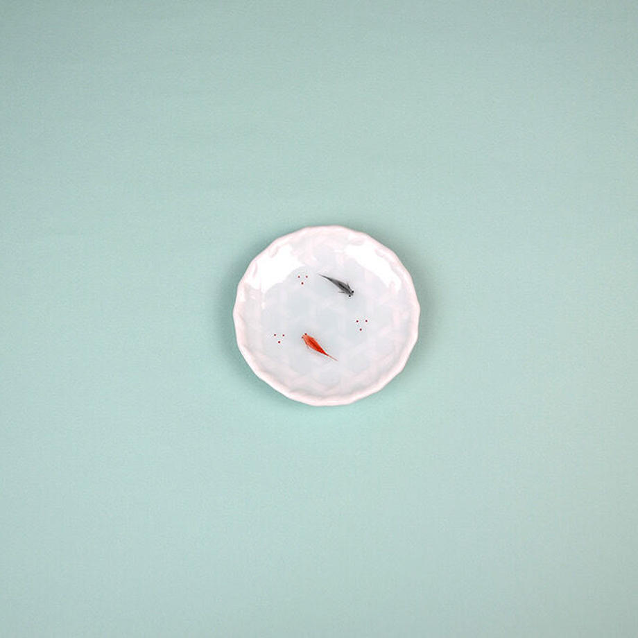 虎仙窯  青白瓷 稻田魚紋籠目豆皿