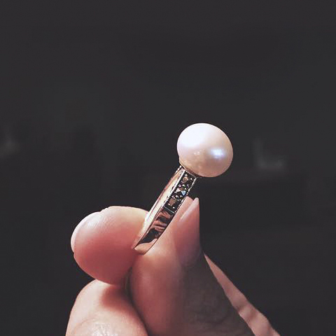 大珍珠簡約馬克賽石戒指