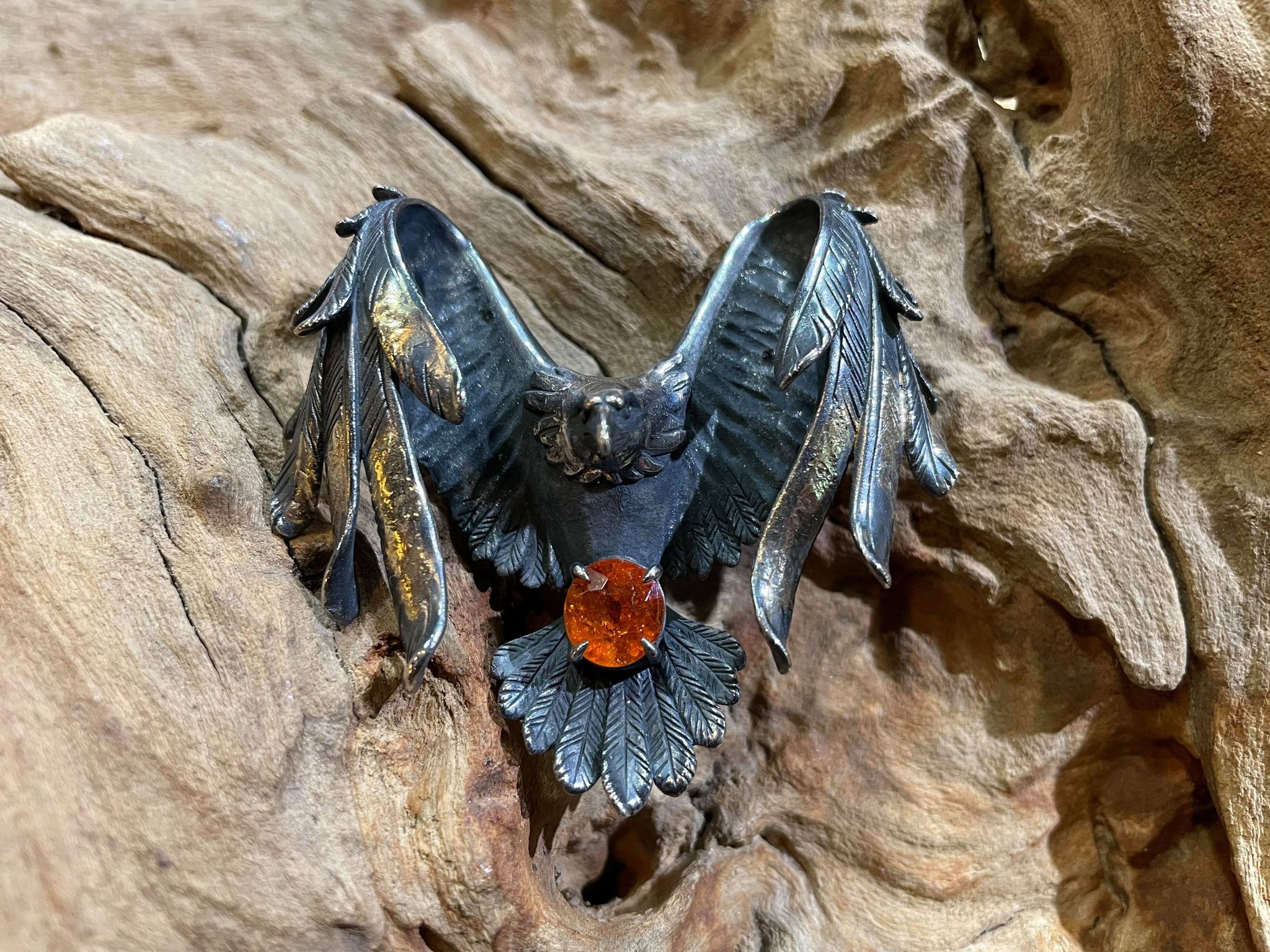 *Black Venom Jewelry- Freedom & Prayer 限定版18K鎏金6cm正面攻擊鷹鑲頂級錳鋁榴石。