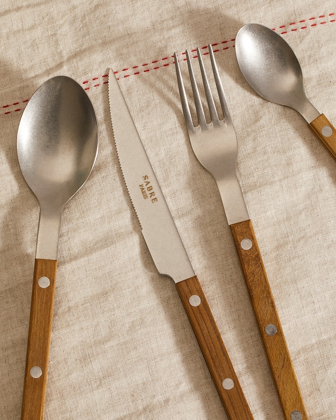 SABRE | Bistrot 復古酒館鈕扣系列 | 配餐用叉匙組 | 霧面 | 柚木