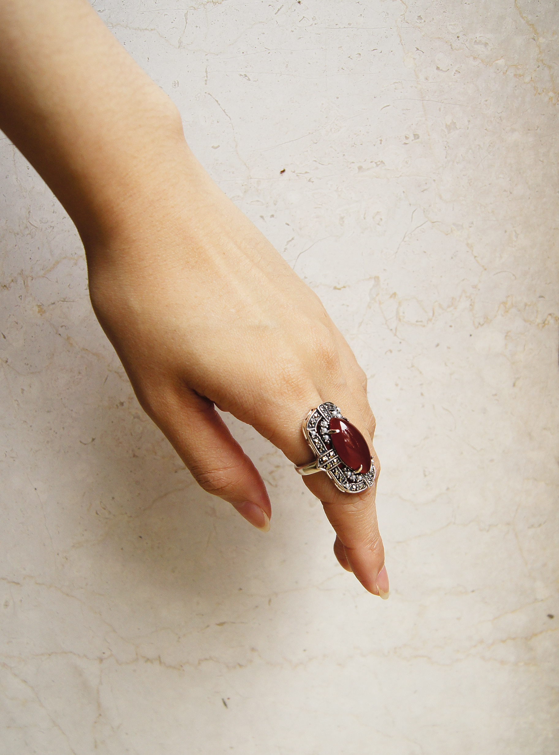 馬眼型紅瑪瑙宮廷戒指