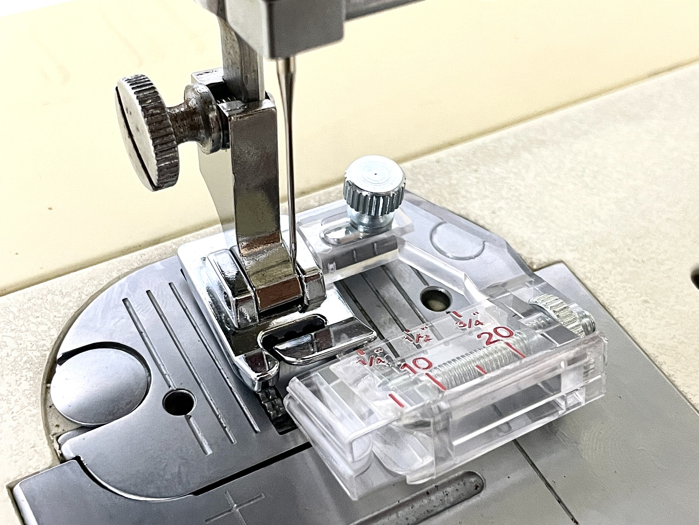 20mm滾邊包邊壓布腳，勝家6系列與9系列(斜針型專用)6200.6900縫紉機