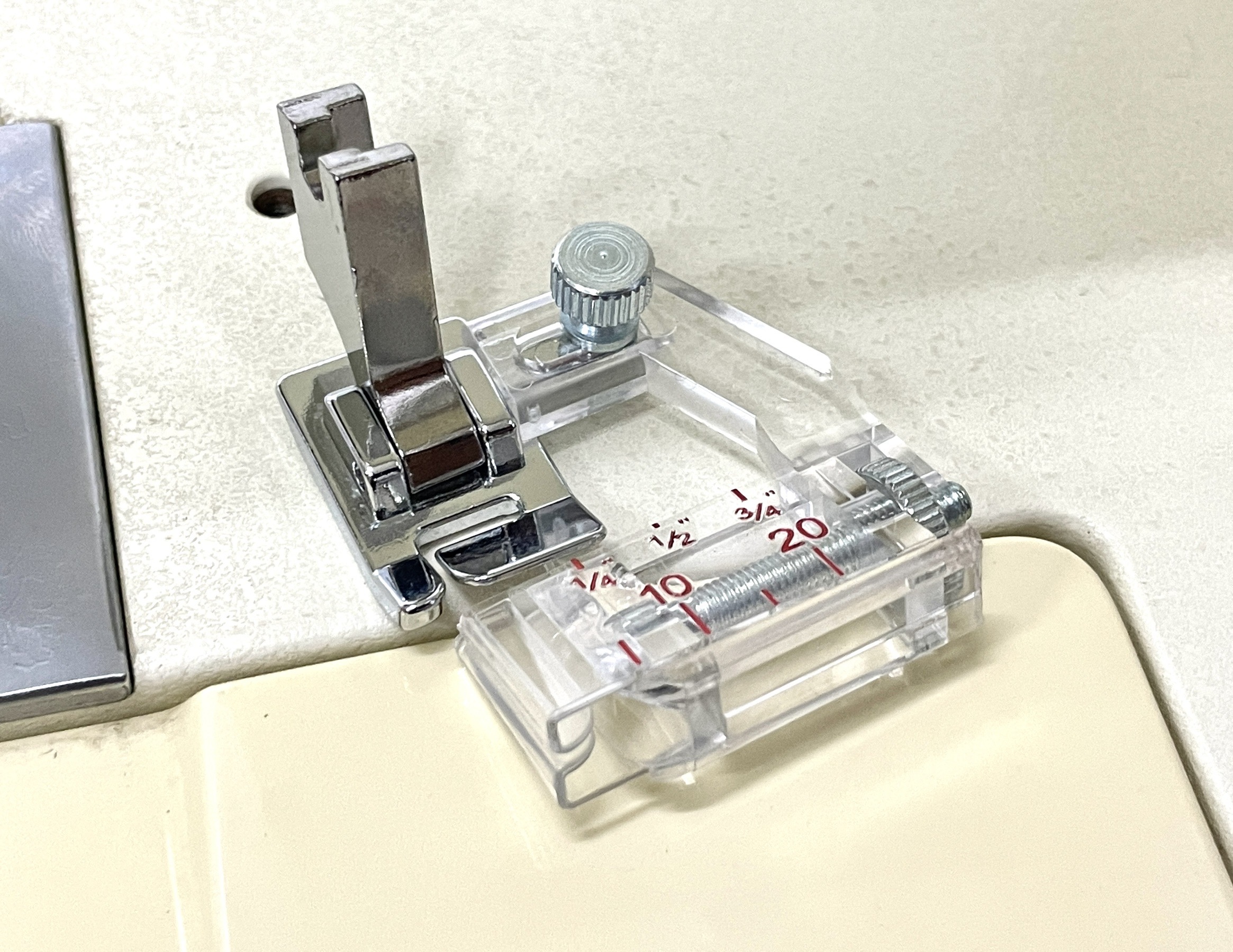 20mm滾邊包邊壓布腳，勝家6系列與9系列(斜針型專用)6200.6900縫紉機